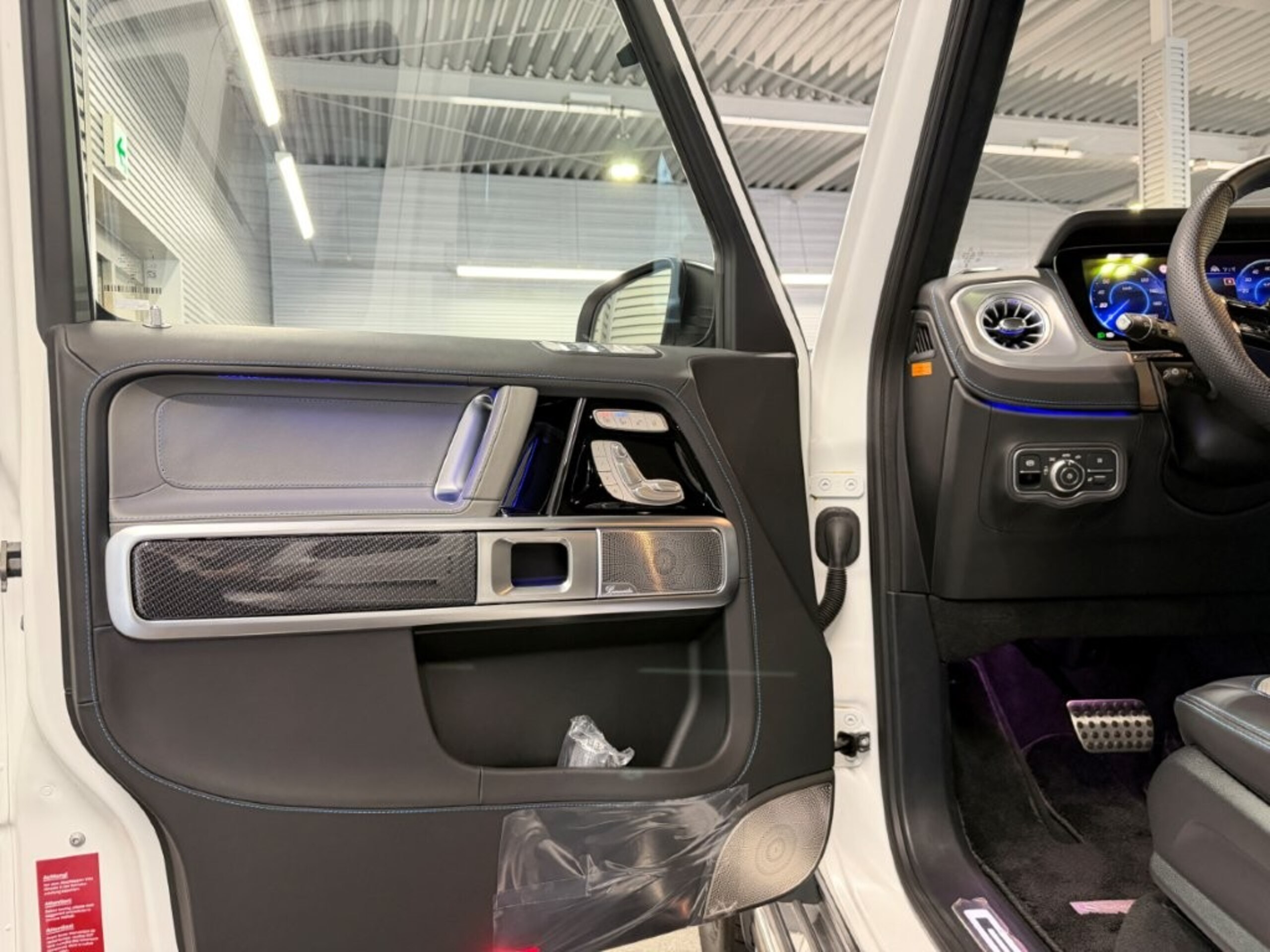 2025 Mercedes-Benz G-Class - メルセデス・ベンツ Gクラス G580 ウィズ EQ テクノロジー エディション1 4WD 左ハンドル ガラスS/R オパリスホワイトマグノ ブルメスタサウンド ステアリングヒーター Fメモリー付パワーシート&ヒーター&ベンチレーター&リラクゼーション&ダイナミックシート ナイトPKG ドラレコ