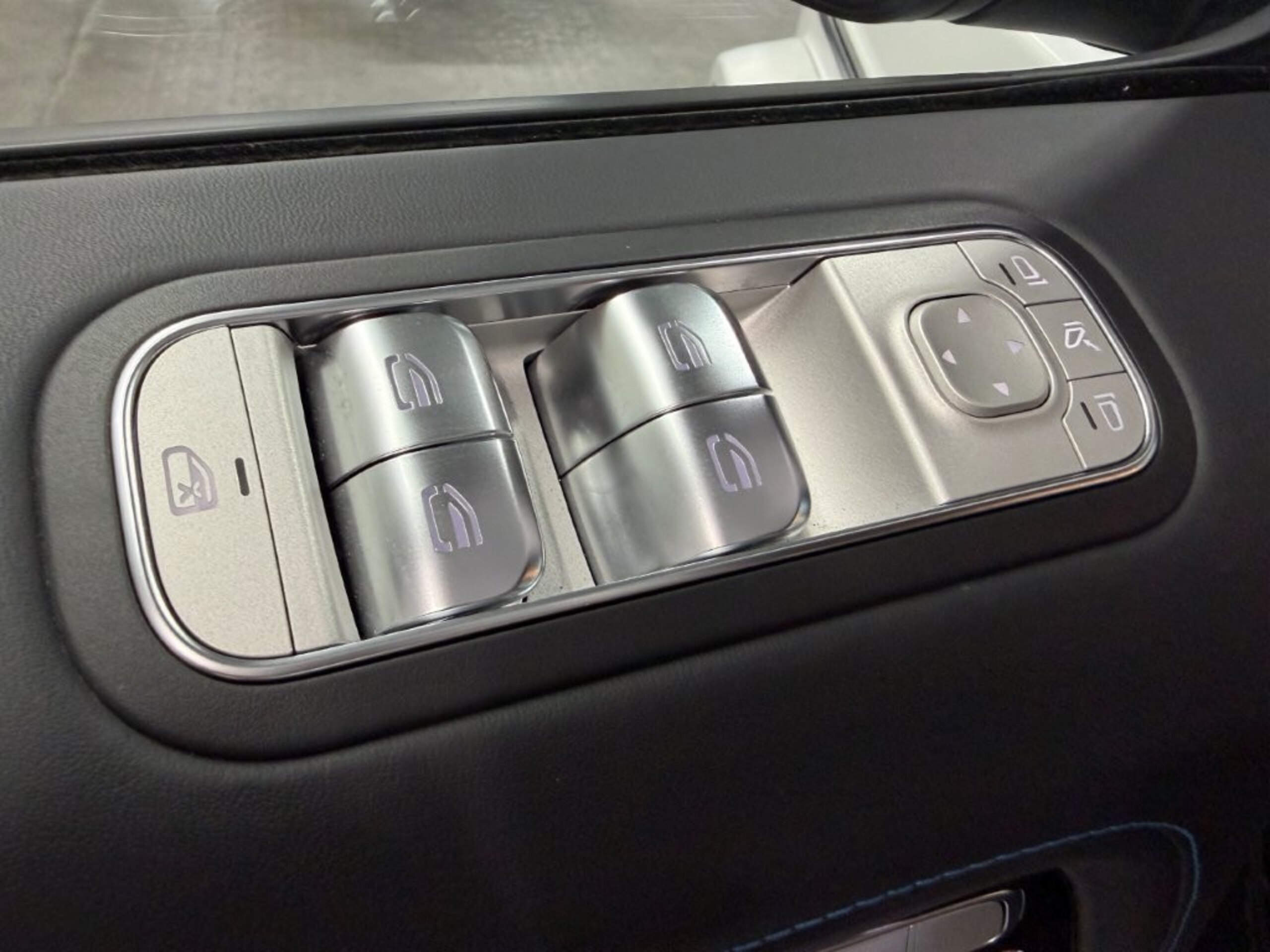 2025 Mercedes-Benz G-Class - メルセデス・ベンツ Gクラス G580 ウィズ EQ テクノロジー エディション1 4WD 左ハンドル ガラスS/R オパリスホワイトマグノ ブルメスタサウンド ステアリングヒーター Fメモリー付パワーシート&ヒーター&ベンチレーター&リラクゼーション&ダイナミックシート ナイトPKG ドラレコ