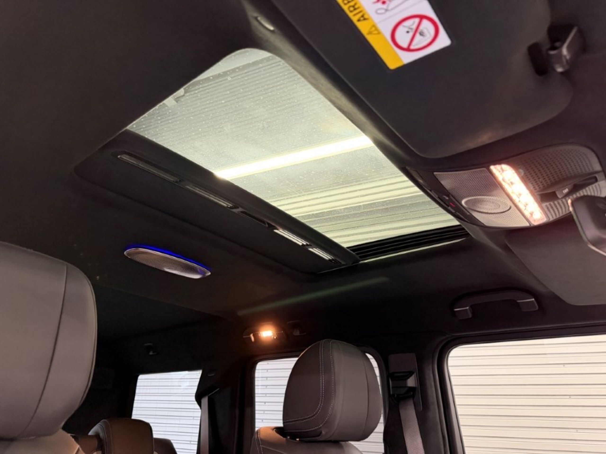 2025 Mercedes-Benz G-Class - メルセデス・ベンツ Gクラス G580 ウィズ EQ テクノロジー エディション1 4WD 左ハンドル ガラスS/R オパリスホワイトマグノ ブルメスタサウンド ステアリングヒーター Fメモリー付パワーシート&ヒーター&ベンチレーター&リラクゼーション&ダイナミックシート ナイトPKG ドラレコ