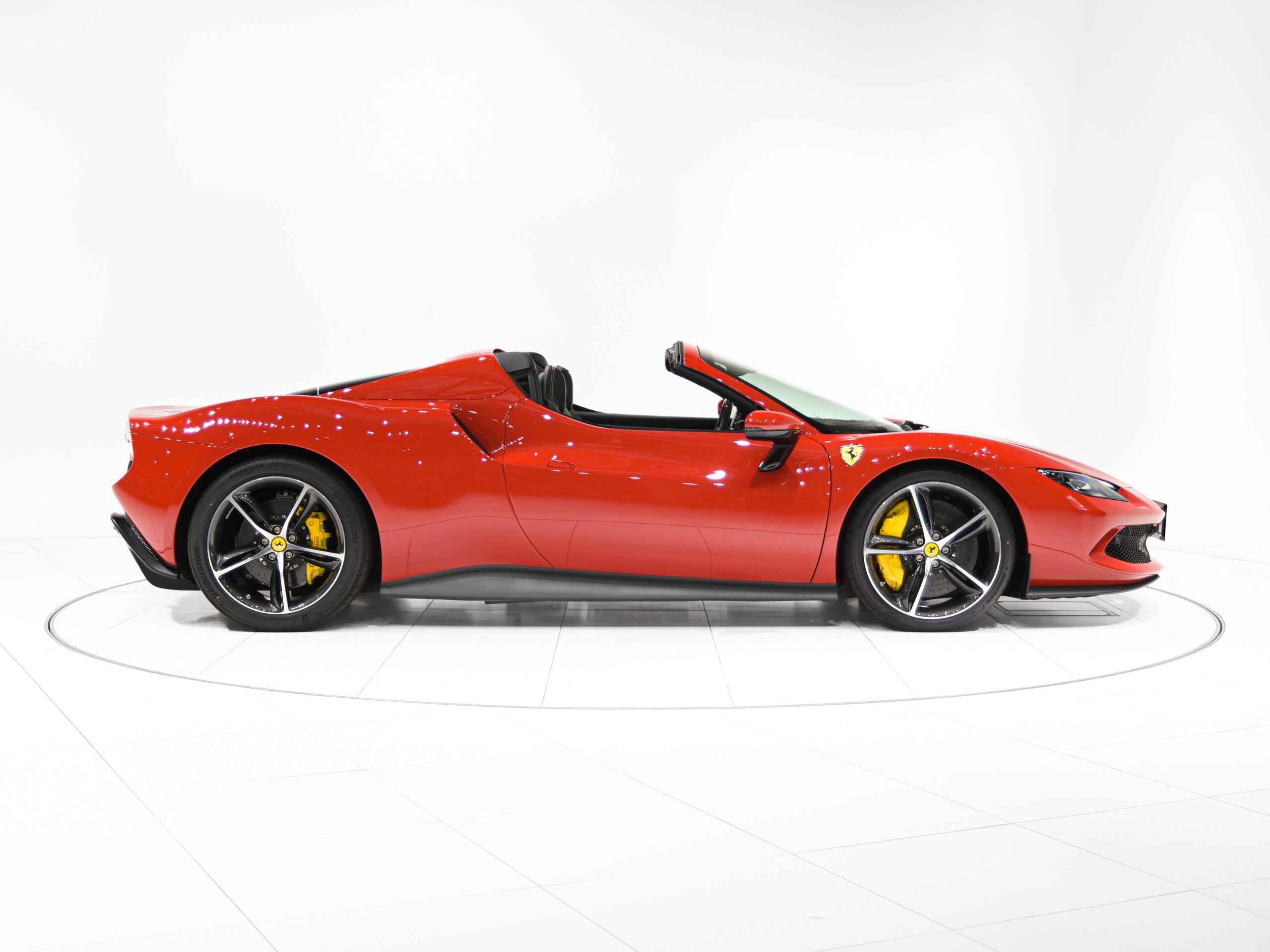 2025 Ferrari 296GTS - フェラーリ 296GTS F1 DCT LED付カーボンファイバー製ステアリングホイール 20inch ダイヤモンドカット・鍛造ホイール ベンチレーテッド・フル電動シート サスペンションリフター カーボンファイバー製ダッシュボード
