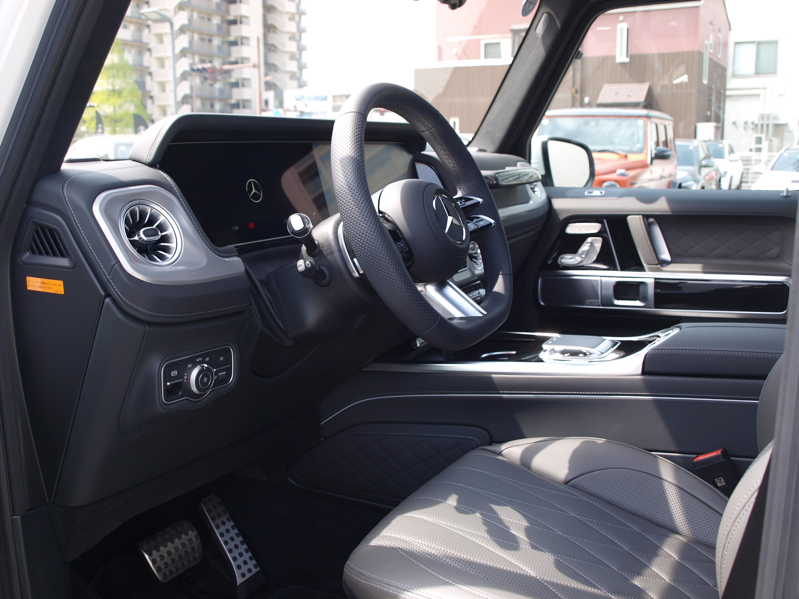 2025 Mercedes-Benz G-Class - メルセデス・ベンツ Gクラス G450d AMGラインパッケージ (ISG) ディーゼルターボ 4WD MP202501 MANUFAKTURプログラムプラス/MANUFAKTURロゴパッケージ/MANUFAKTURボディ同色スペアタイヤリング/MANUFAKTURオパリスホワイト/ダイヤモンドステッチ入りナッパレザ-/Burmesterサラウンドサウンドシステム
