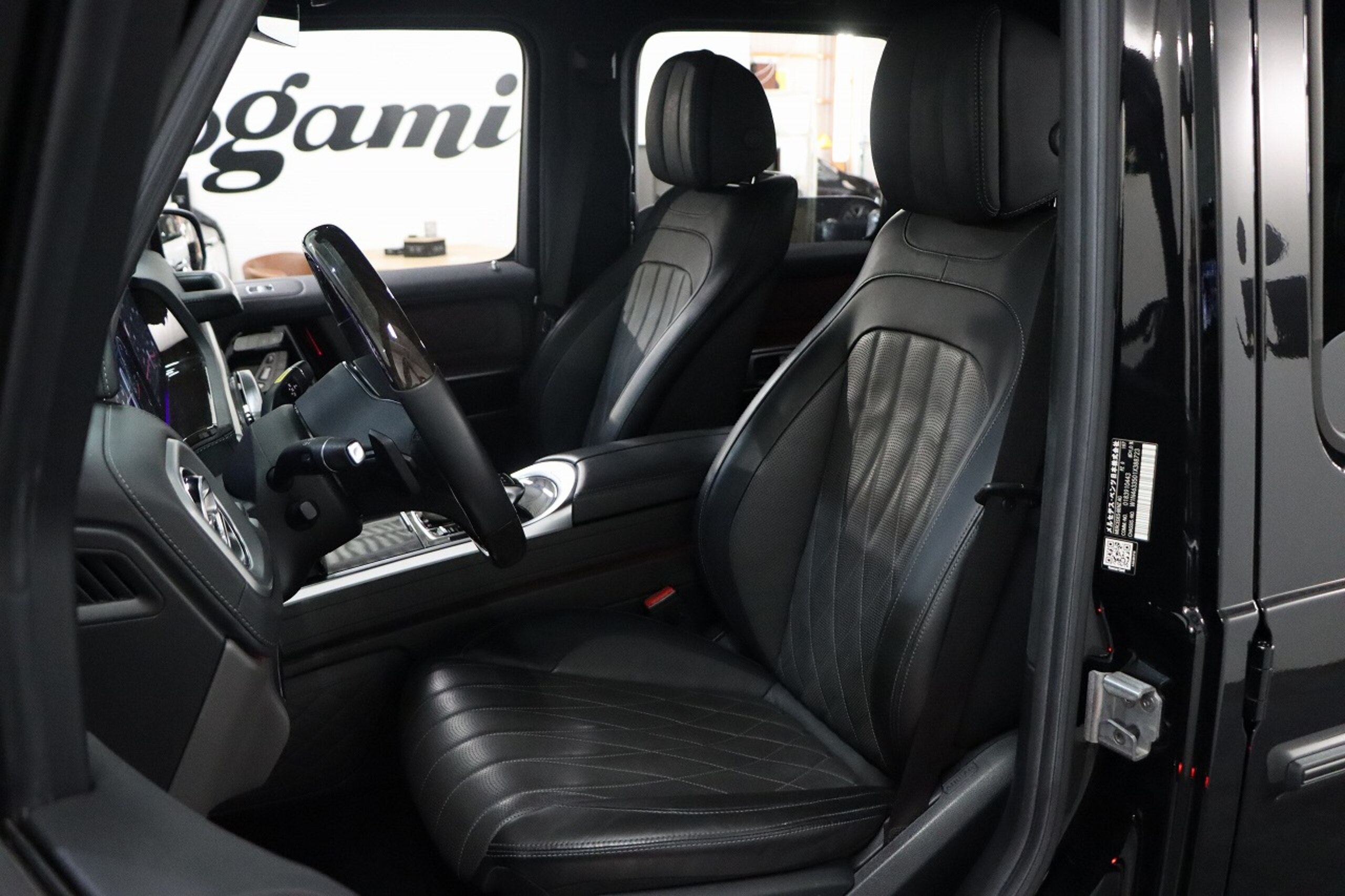 2021 Mercedes-Benz G-Class - メルセデス・ベンツ Gクラス G400d ディーゼルターボ 4WD 左ハンドル/ガラススライディングルーフ/Burmesterサウンド/アンビエントライト/黒エクスクルーシブナッパ革シート/前席リラクゼーション機能/アダプティブダンピング/シートヒーター&ベンチレーション/スペアキー