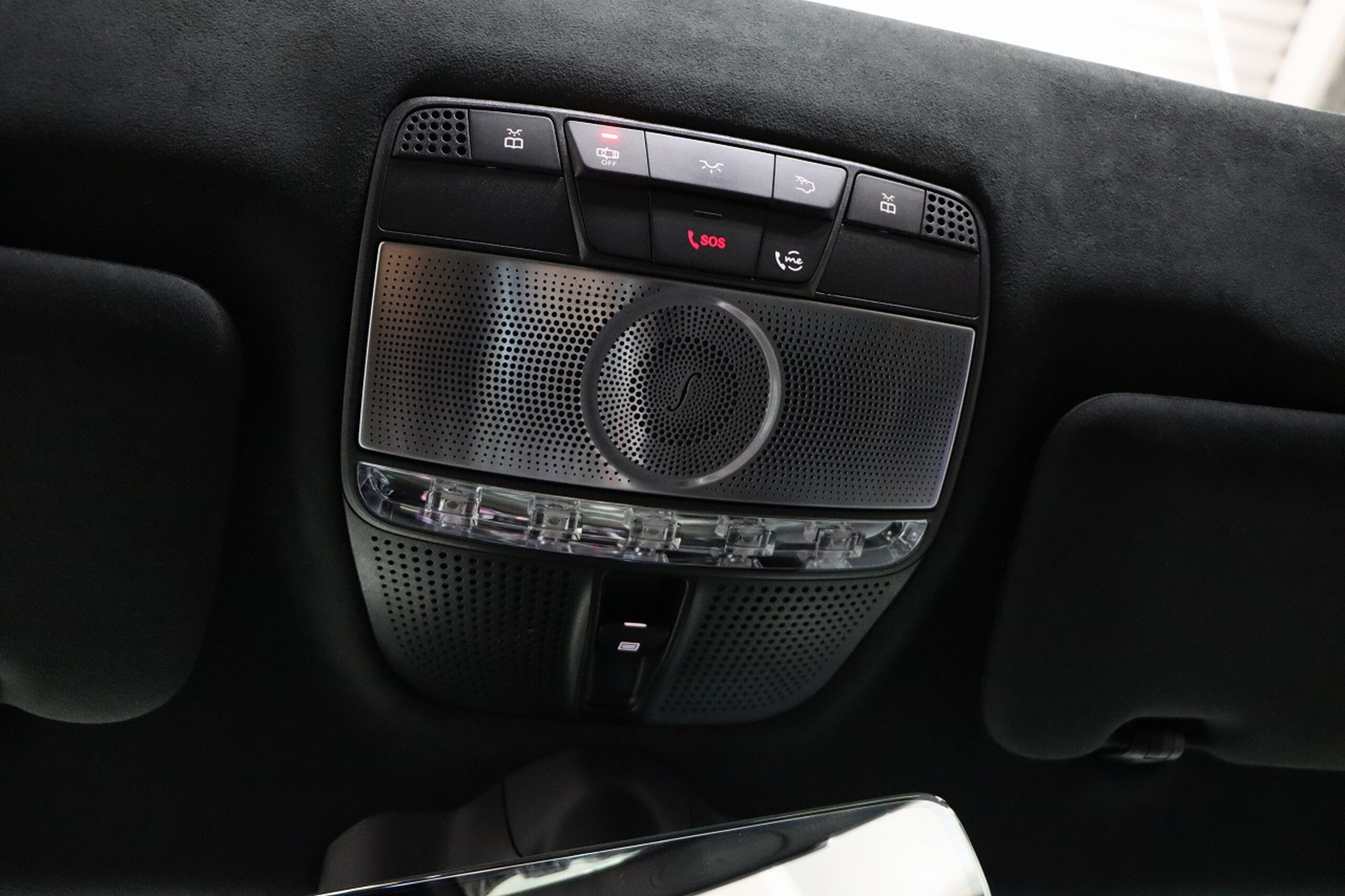 2021 Mercedes-Benz G-Class - メルセデス・ベンツ Gクラス G400d ディーゼルターボ 4WD 左ハンドル/ガラススライディングルーフ/Burmesterサウンド/アンビエントライト/黒エクスクルーシブナッパ革シート/前席リラクゼーション機能/アダプティブダンピング/シートヒーター&ベンチレーション/スペアキー