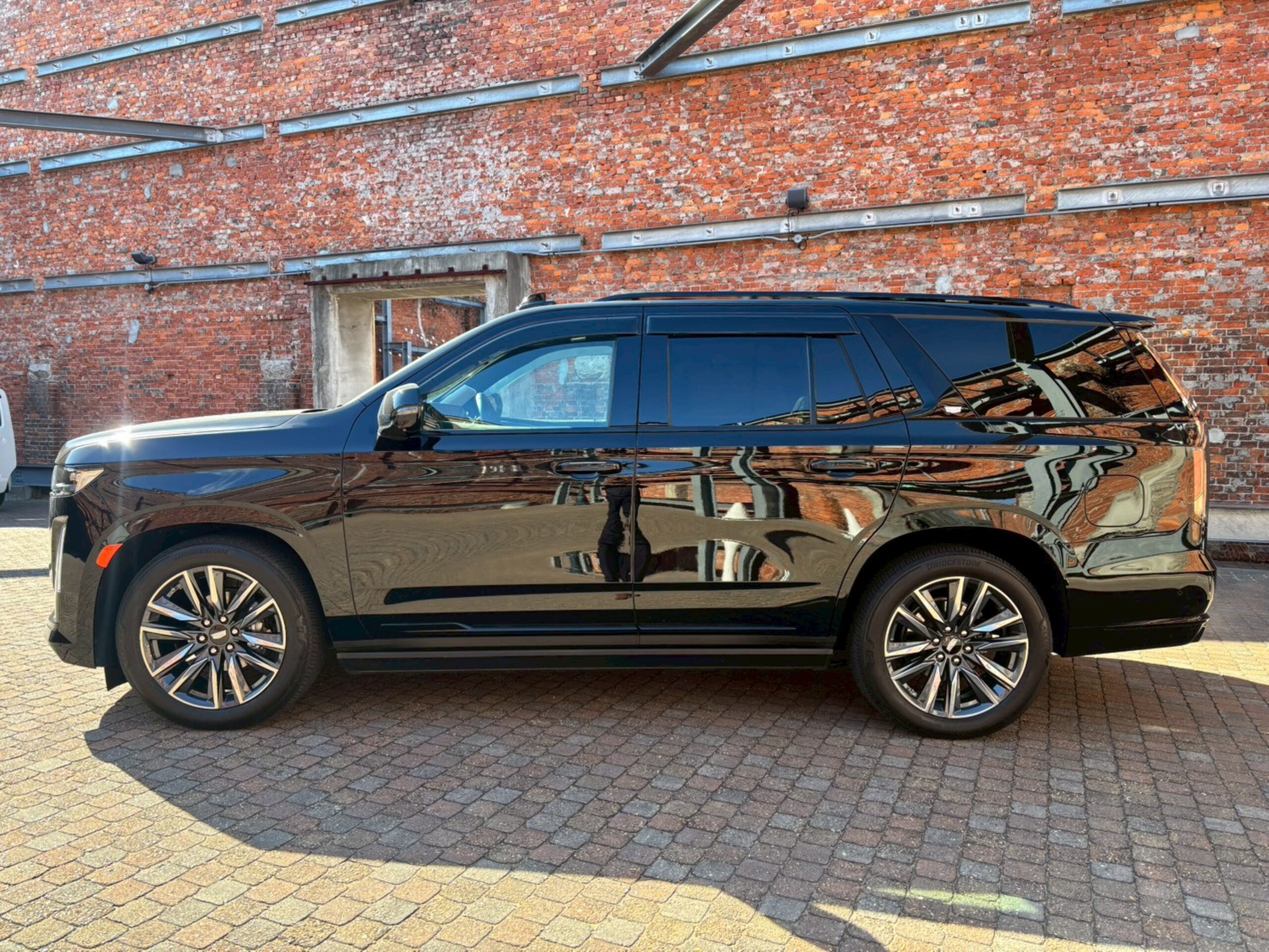 2023 Cadillac Escalade - キャデラック エスカレード スポーツ 4WD ワンオーナー/ブラックレザーシート/サンルーフ/AKGスピーカー/リアモニター/電動サイドステップ/クールボックス/エンハンスナイトビジョン/ヘッドアップディスプレイ/LEDアンビエントライト/360度カメラ/ACC/ETC