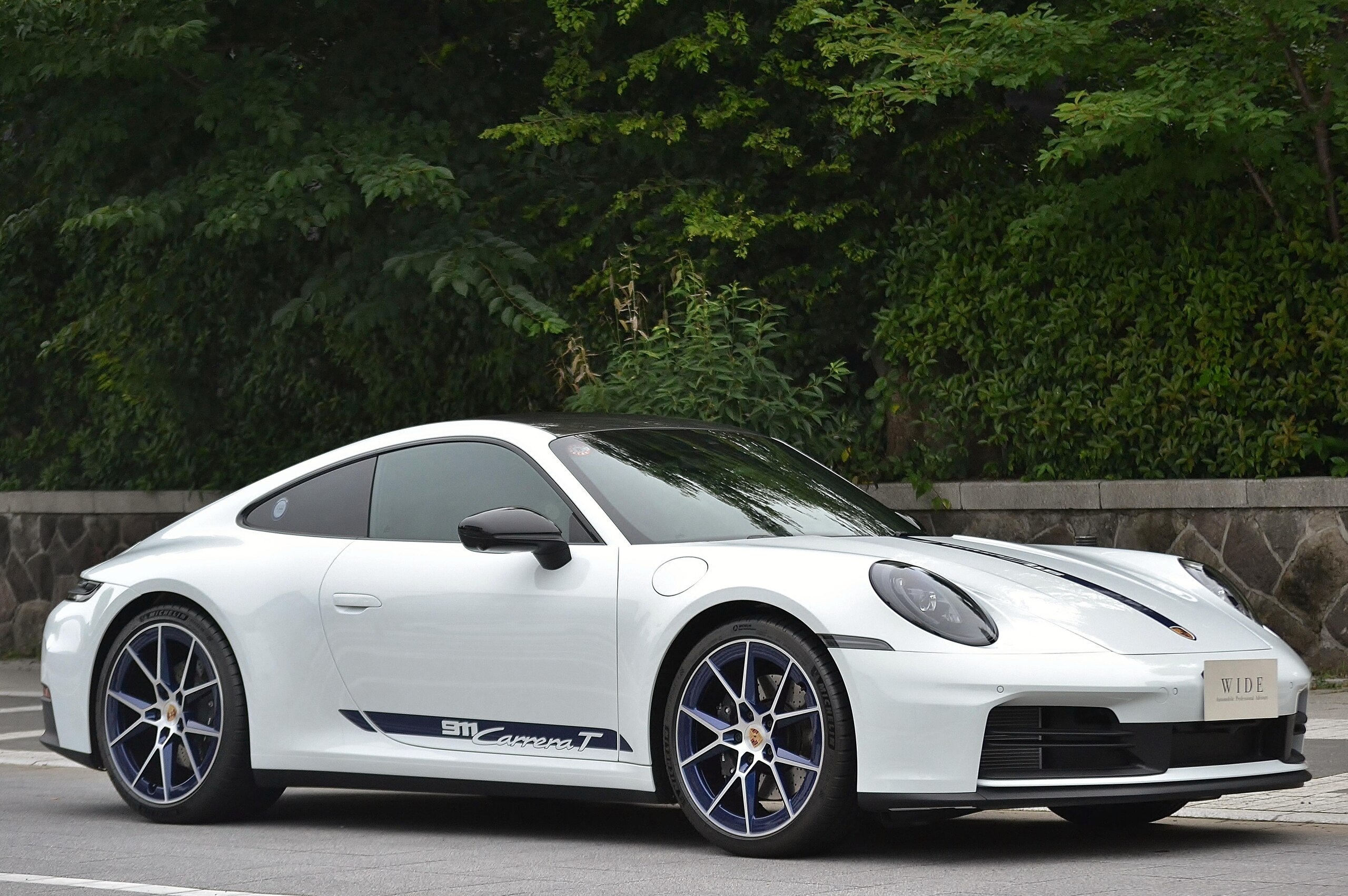 2025 Porsche 911 - ポルシェ 911 カレラT 6速MT 左H メンテナンスPKG加入済み レザーインテリア カーボンルーフ フロントリフター スポーツクロノPKG スポーツエキゾースト CarreraTエクステリアパッケージ Exclusive Designテールライト