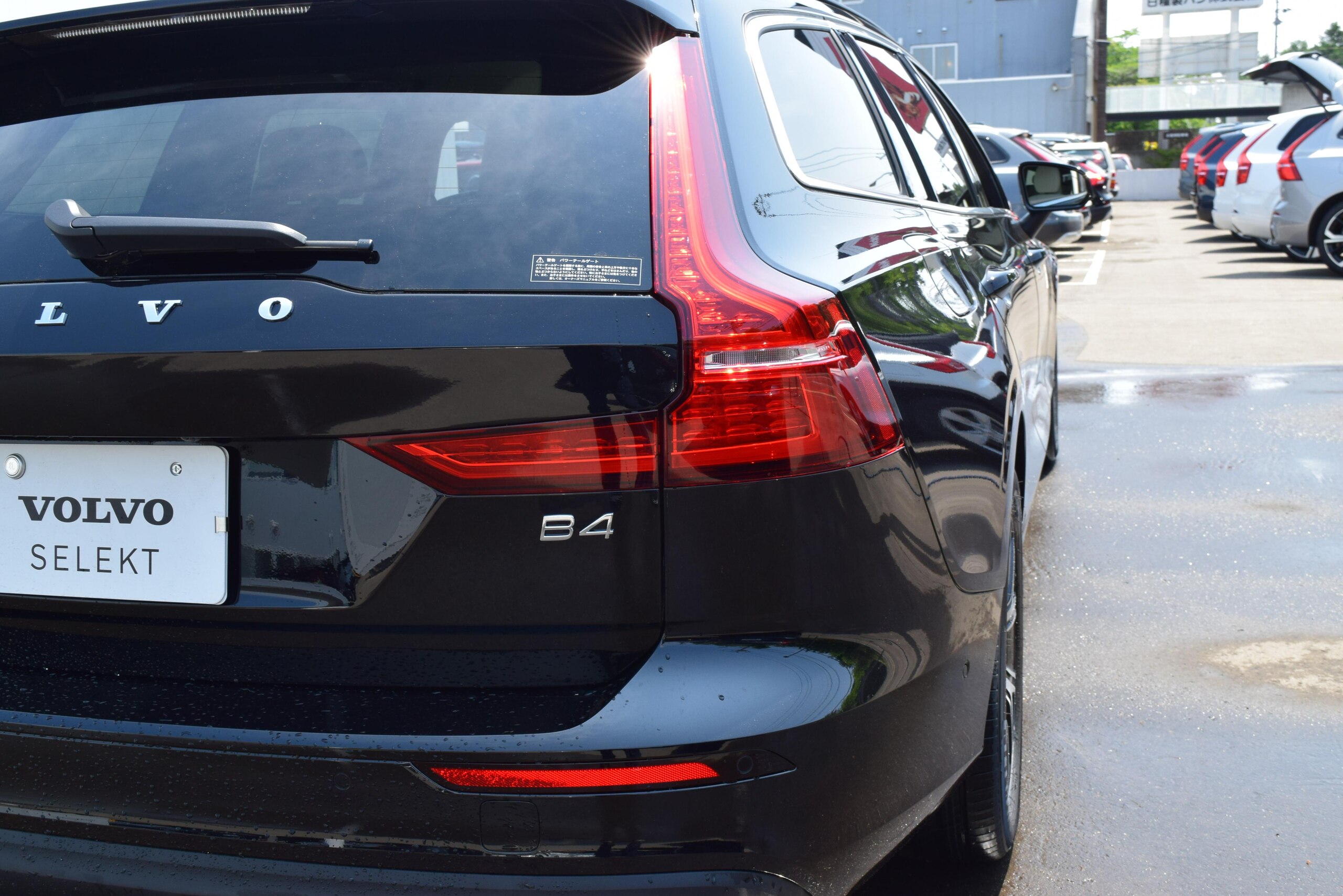 2024 Volvo V60 - 2024 فولفو V60