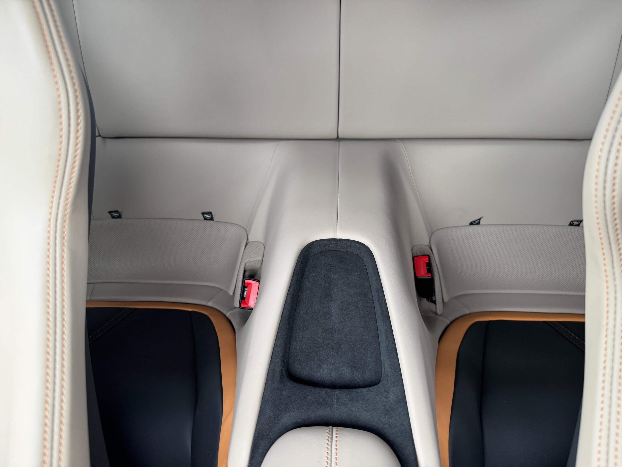 2022 Ferrari Roma - フェラーリ ローマ F1 DCT D車 コーンズ ADASフルPKG カーボンフロントスポイラー・サイドスカート・リアディフューザー センターコンソール LEDステアリングパドルシフト パッセンジャーディスプレイ JBLサウンド Bカメラ