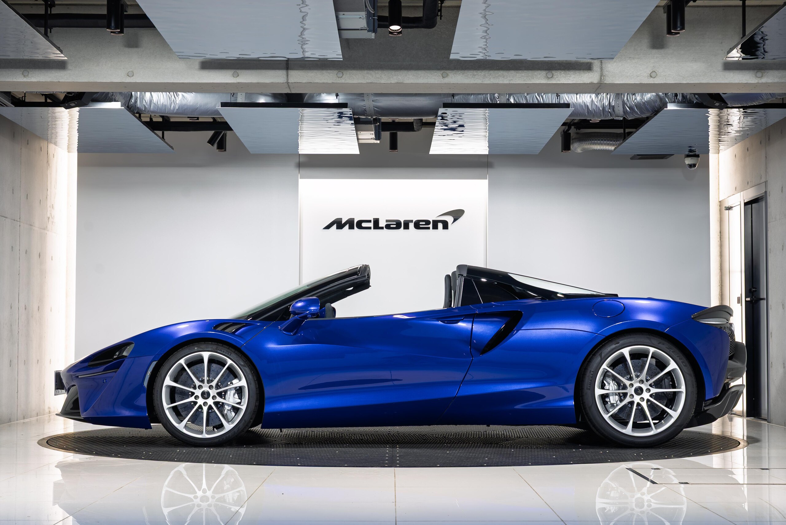 2025 McLaren Artura Spider