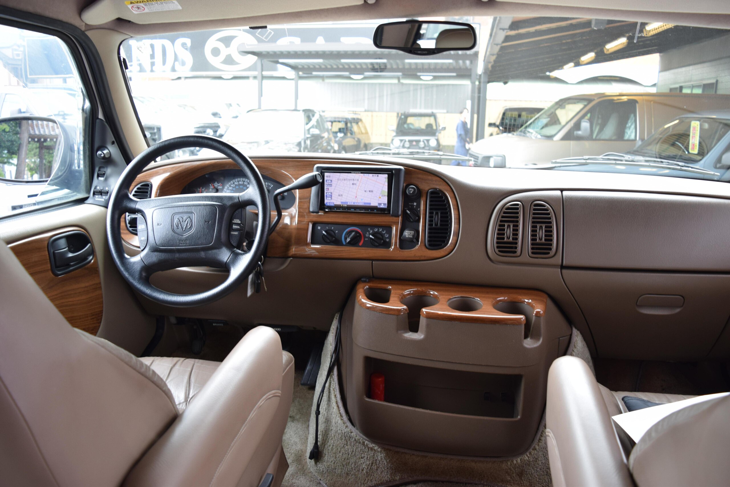2021 Dodge Ram Van - ダッジ ラムバン スタークラフト 新車並行 ベージュレザーシート ナビフルセグTV B/T対応 バックカメラ 後席液晶TV 3列目電動ベッドシート 2列目回転シート 新品タイヤ4本 キーレス ETC