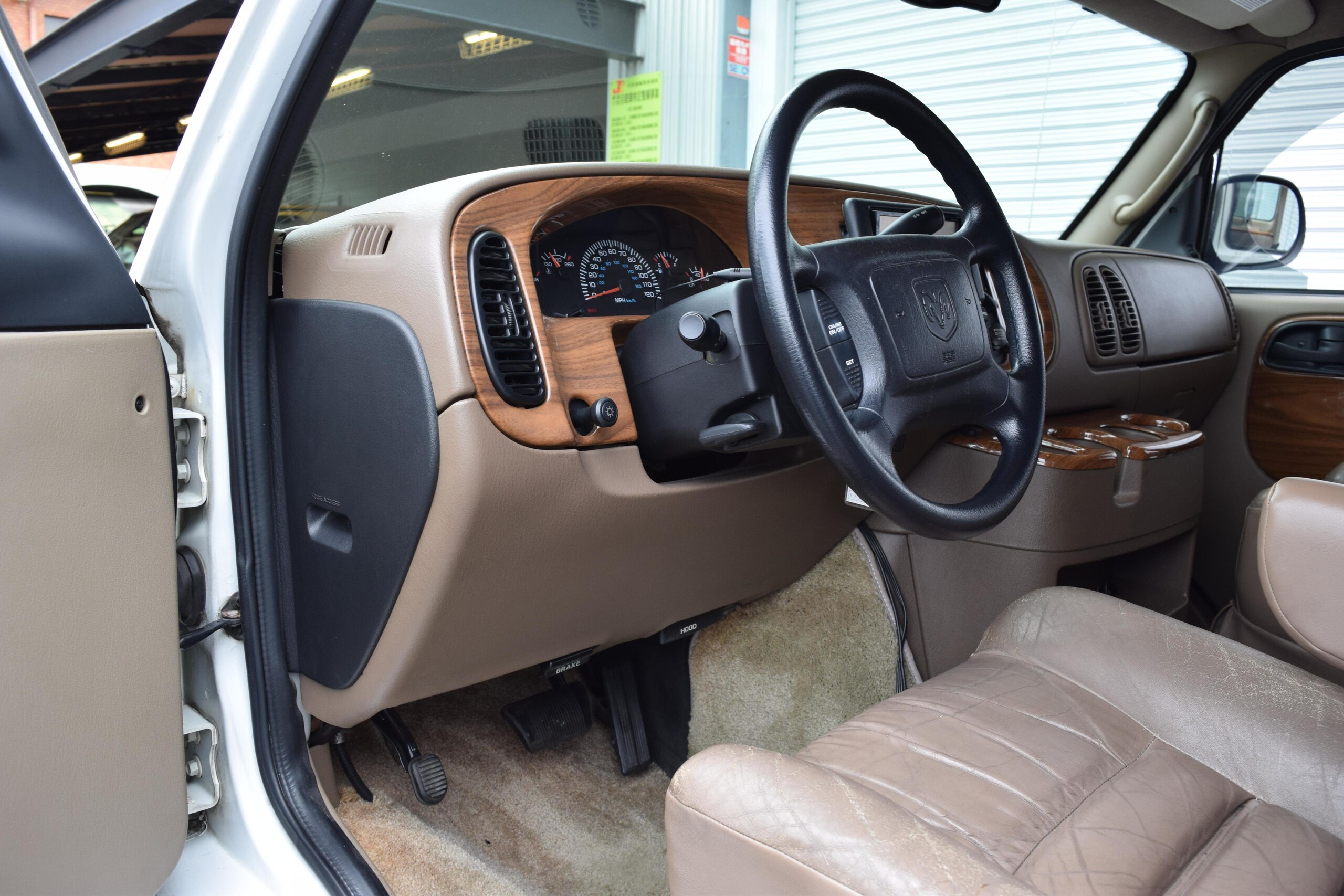 2021 Dodge Ram Van - ダッジ ラムバン スタークラフト 新車並行 ベージュレザーシート ナビフルセグTV B/T対応 バックカメラ 後席液晶TV 3列目電動ベッドシート 2列目回転シート 新品タイヤ4本 キーレス ETC