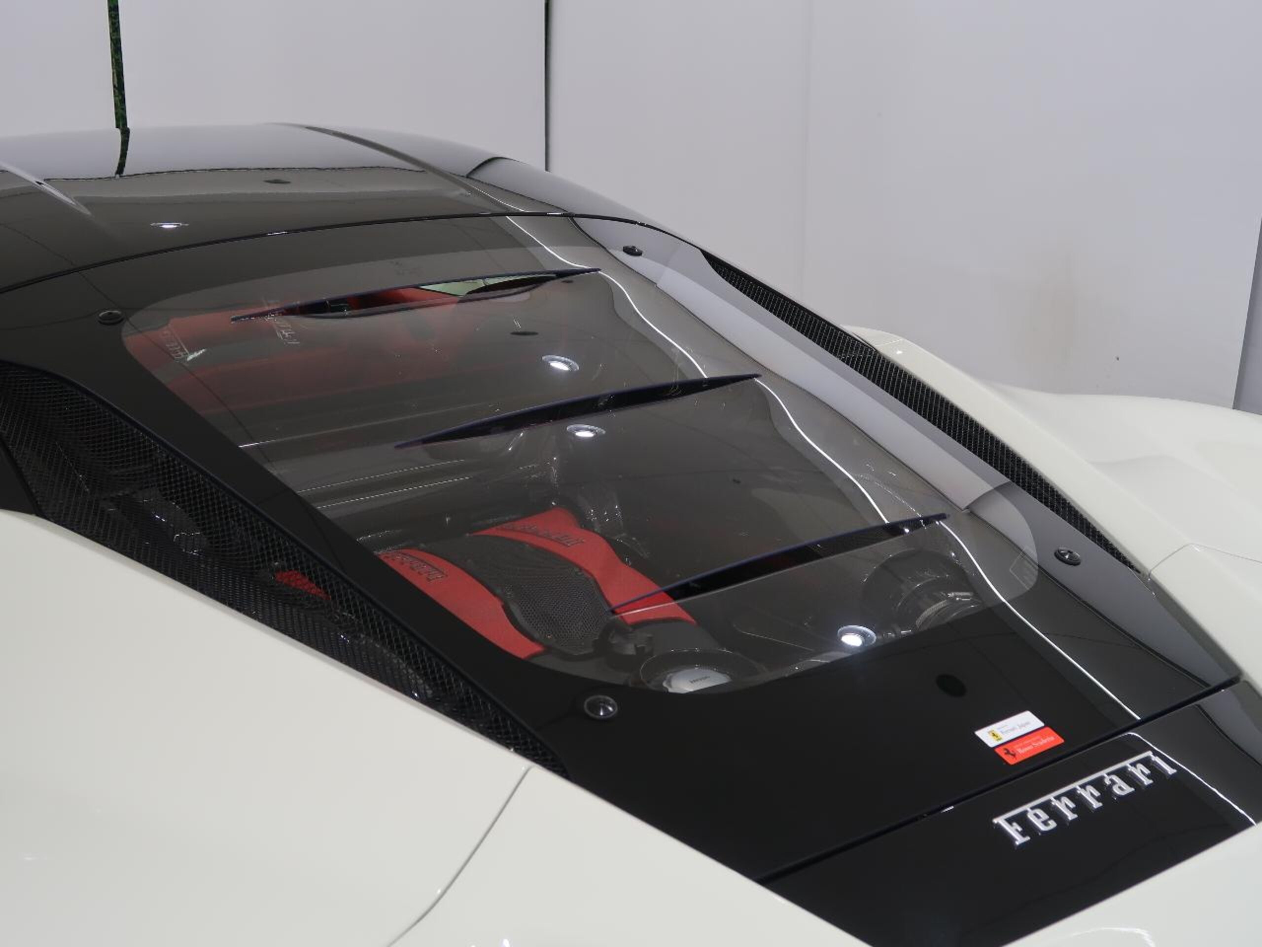 2021 Ferrari F8 Tributo - フェラーリ F8トリブート F1 DCT カーボンエンジンカバー&サイドエアスプリッター デイトナレーシングシート カーボンドアハンドル&ステアリング+LED カーボンセンターブリッジ シルキック ダッシュインサート イエローレブ