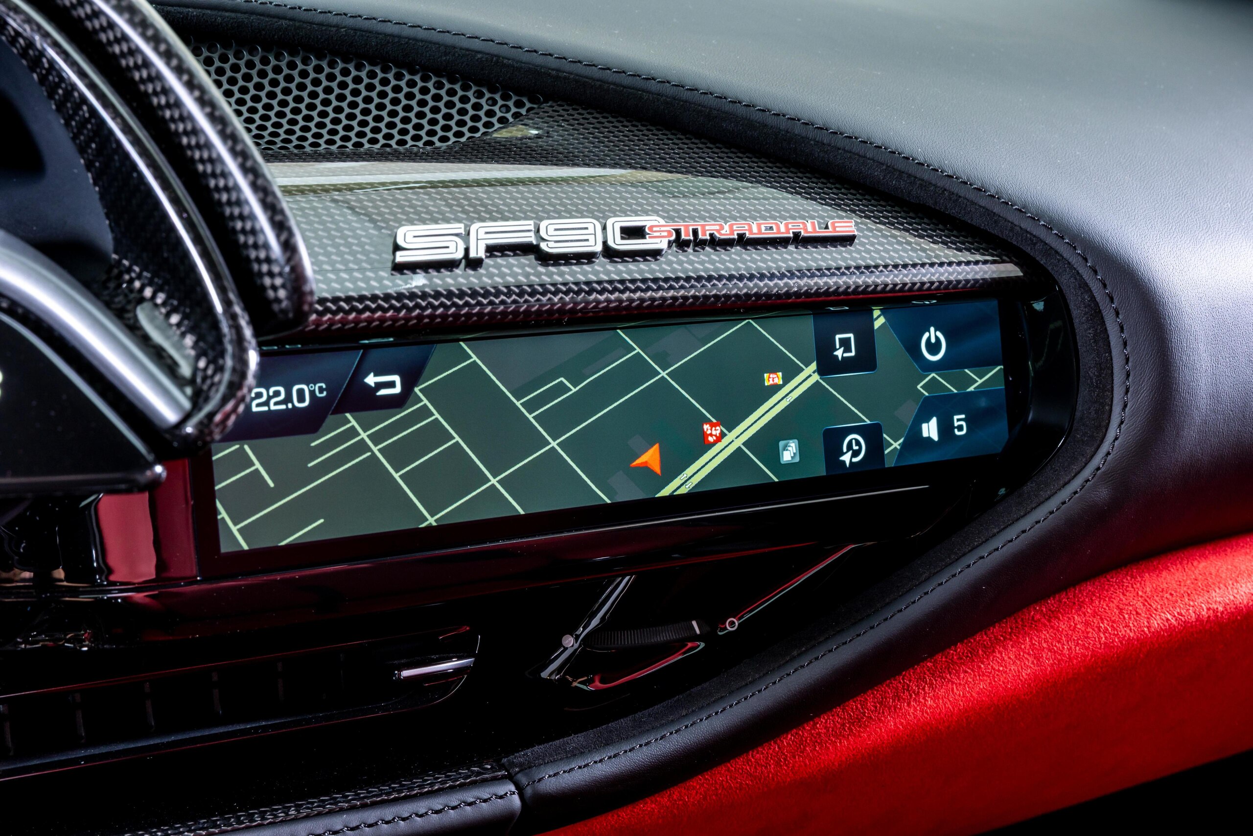 2021 Ferrari SF90 Stradale - フェラーリ SF90ストラダーレ アセット フィオラノ F1 DCT E4WD 認定中古車保証 特別色RossoFuoco ツートンボディペイント アセットフィオラノパッケージ カーボン(LED付きハンドル フロント&サイドスポイラー サイドエアインテーク グロス仕上カーボンファーバー内装)