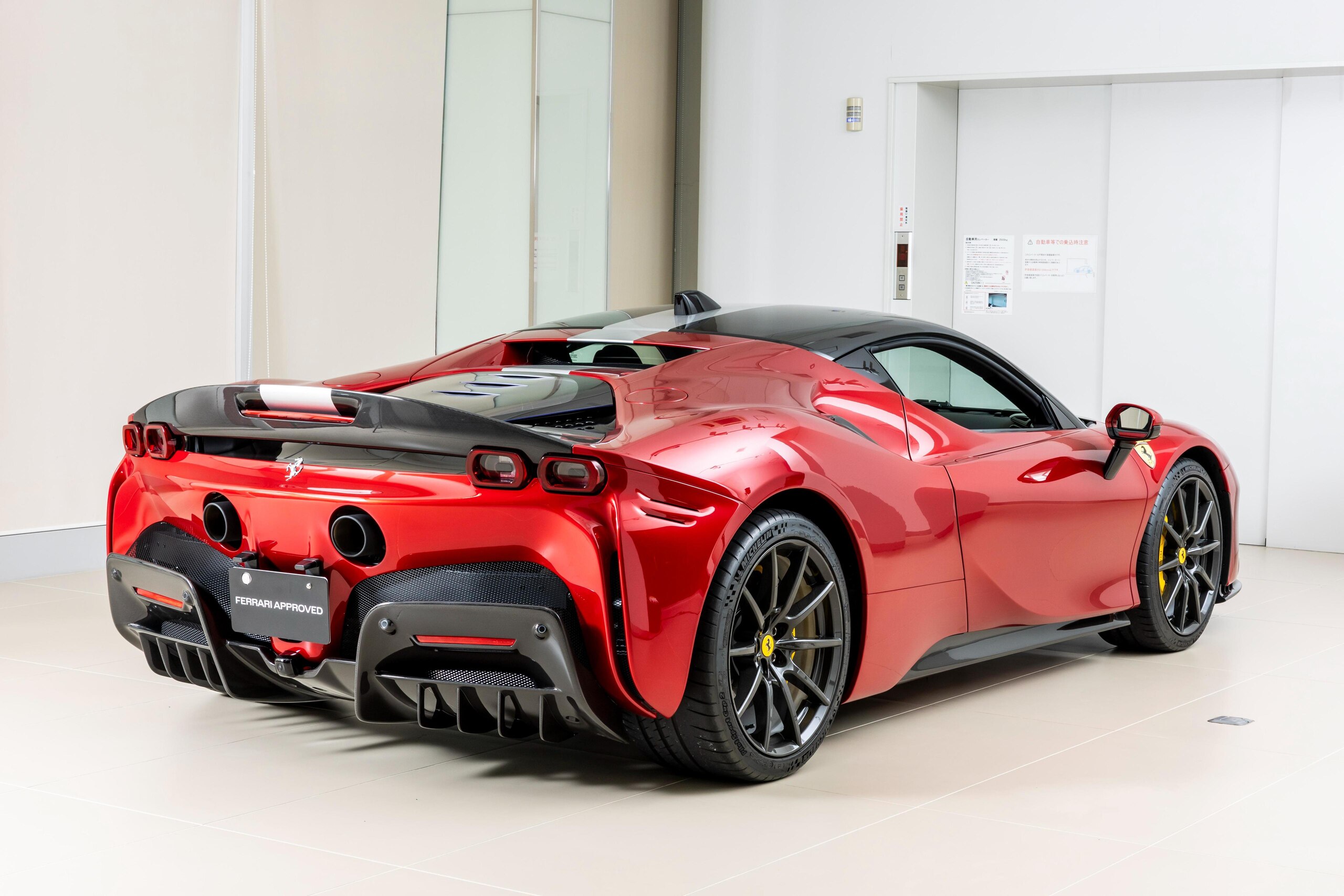 2021 Ferrari SF90 Stradale - フェラーリ SF90ストラダーレ アセット フィオラノ F1 DCT E4WD 認定中古車保証 特別色RossoFuoco ツートンボディペイント アセットフィオラノパッケージ カーボン(LED付きハンドル フロント&サイドスポイラー サイドエアインテーク グロス仕上カーボンファーバー内装)