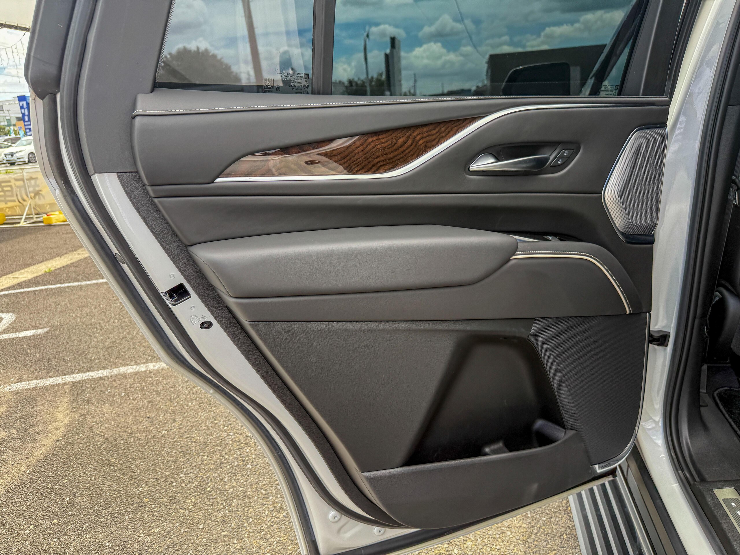 2021 Cadillac Escalade - キャデラック エスカレード プラチナム 4WD Pルーフ シートクーラー パワーバックドア ナビ パワーシート 4WD ETC2.0 ドライブレコーダー レザーシート アダプティブクルーズコントロール LEDヘッドライト 3列シート スマートキー