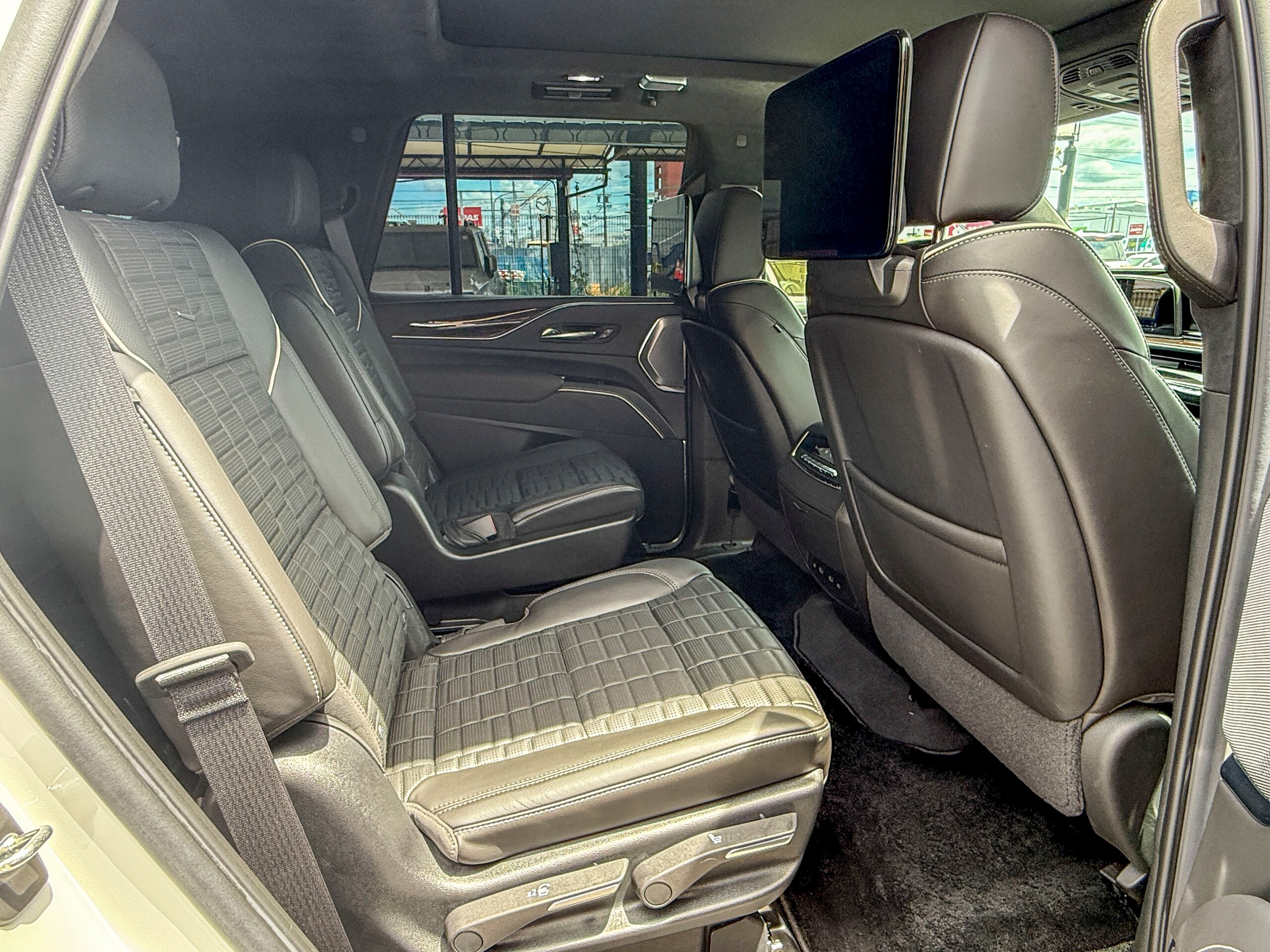 2021 Cadillac Escalade - キャデラック エスカレード プラチナム 4WD Pルーフ シートクーラー パワーバックドア ナビ パワーシート 4WD ETC2.0 ドライブレコーダー レザーシート アダプティブクルーズコントロール LEDヘッドライト 3列シート スマートキー
