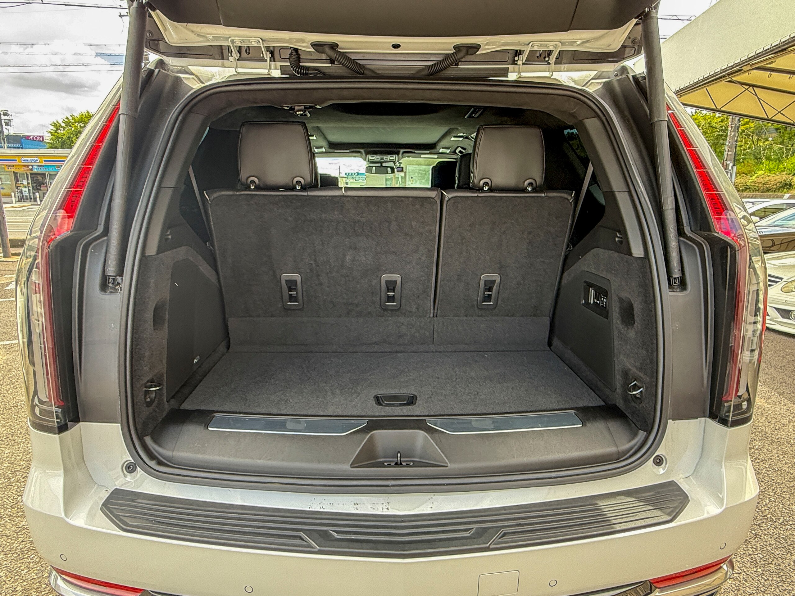 2021 Cadillac Escalade - キャデラック エスカレード プラチナム 4WD Pルーフ シートクーラー パワーバックドア ナビ パワーシート 4WD ETC2.0 ドライブレコーダー レザーシート アダプティブクルーズコントロール LEDヘッドライト 3列シート スマートキー