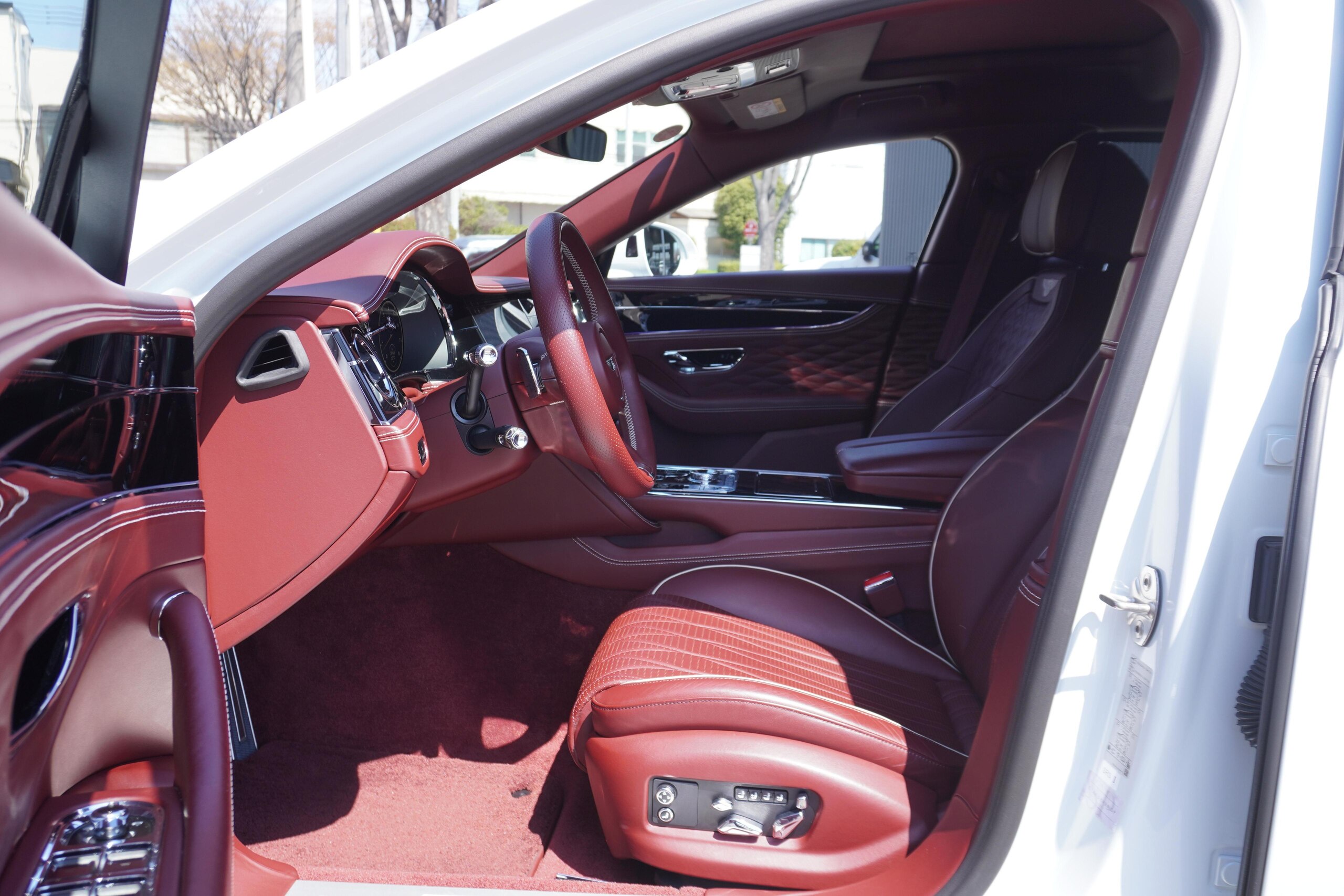 2021 Bentley Flying Spur - ベントレー フライングスパー 6.0 4WD マリナードライビングスペック OPペイント(アークティカホワイト) ムードライティングスペック フライングBラジエターマスコット 22インチポリッシュホイール ローディングディスプレイ