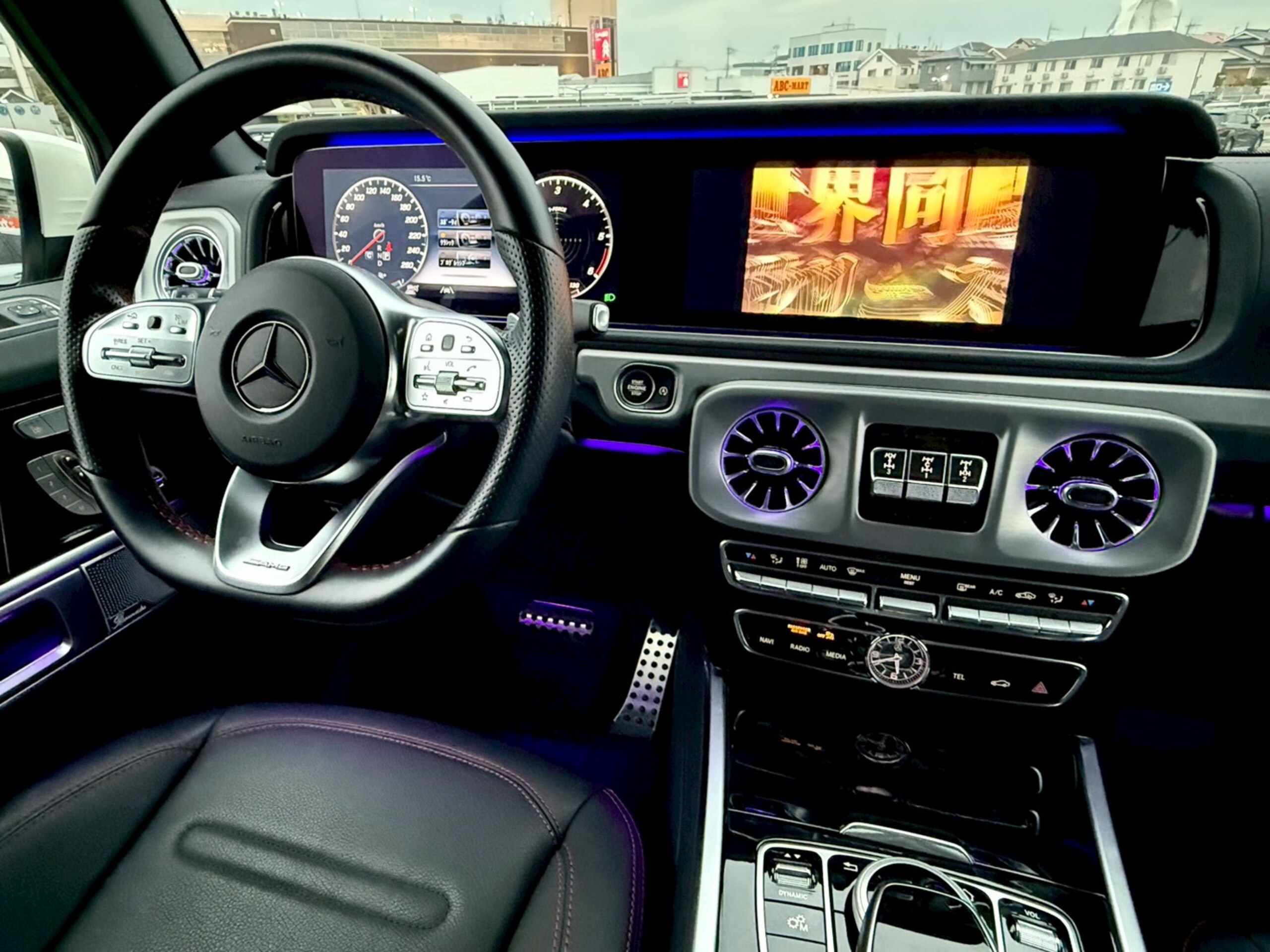 2021 Mercedes-Benz G-Class - メルセデス・ベンツ Gクラス G400d AMGライン ディーゼルターボ 4WD 左ハンドル/ラグジュアリーPKG/サンルーフ/禁煙車/ブラックレザーシート/ダイヤモンドホワイト/純正ナビ/全方位カメラ/デジタルインナーミラー/AppleCarPlay/純正20インチAW/レッドシートベルト