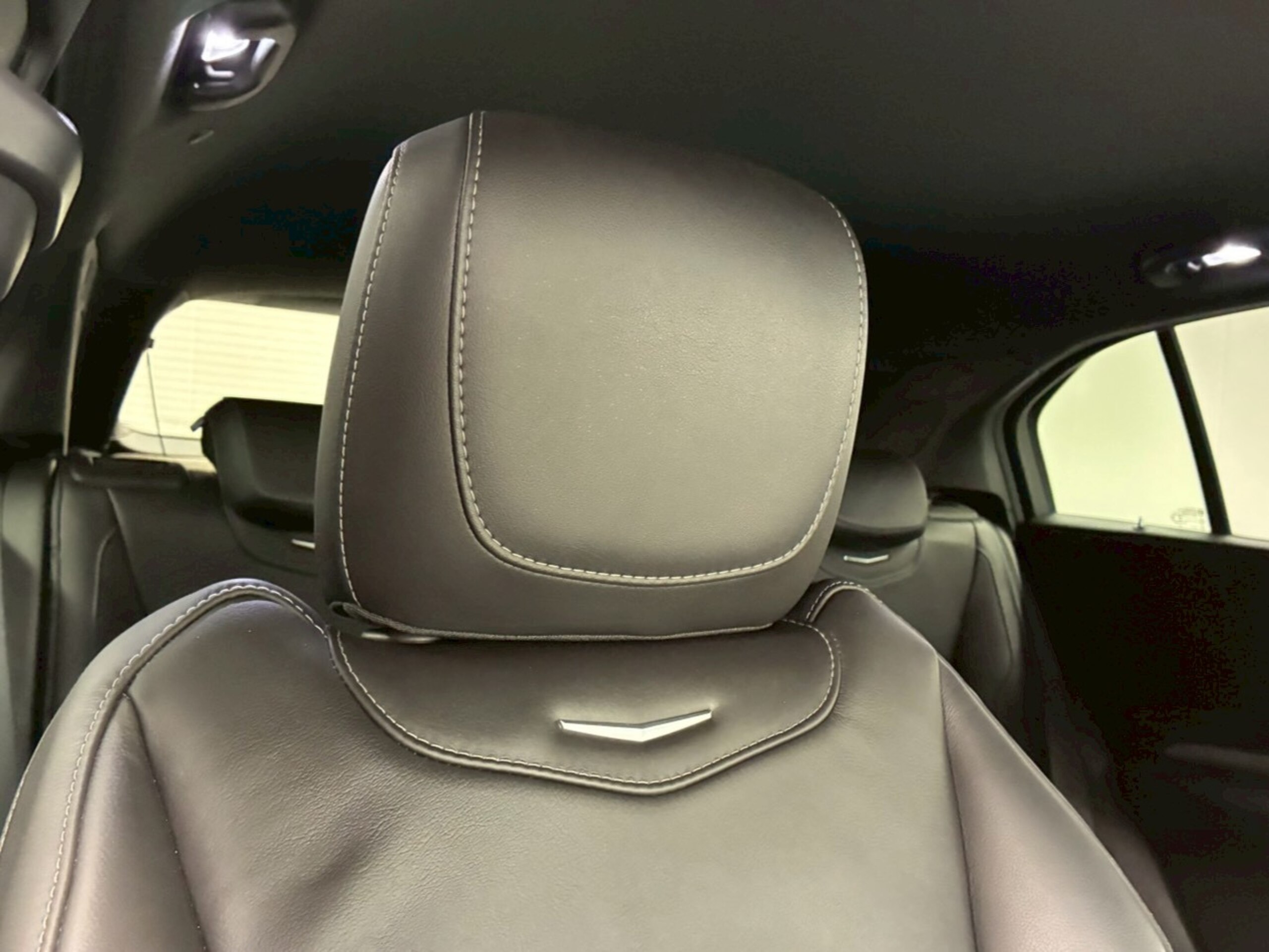 2021 Cadillac XT4 - キャデラック XT4 プレミアム 4WD 1オーナー 黒レザー 前後ドラレコ 純正18AW BOSEサウンド Apple CarPlay Android Auto 360°カメラ 後席ヒーター デジタルミラー 電動リアゲート シートヒーター ETC クルコン パドルシフト