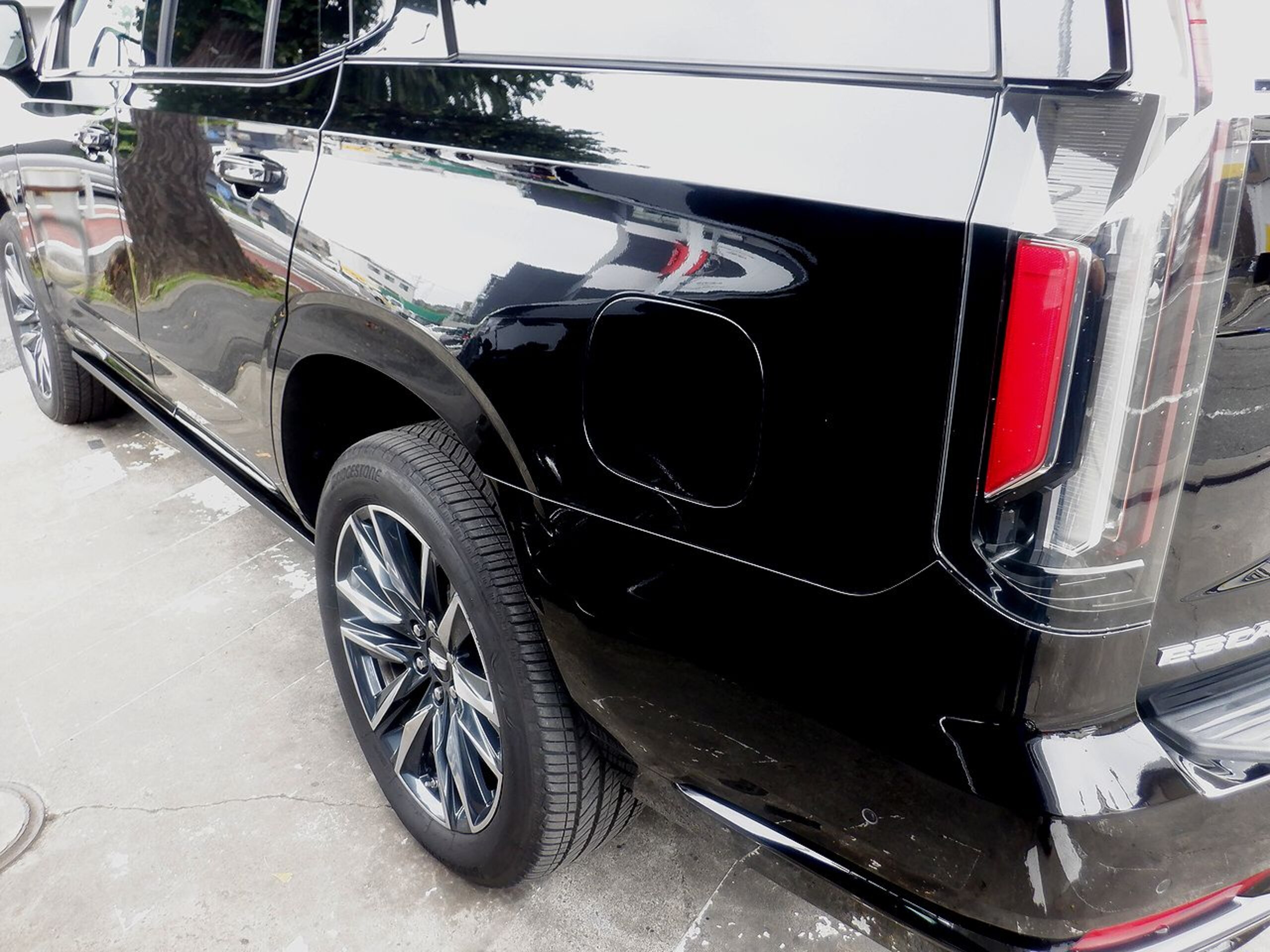 2021 Cadillac Escalade - キャデラック エスカレード スポーツ 4WD ディーラー車 純正22インチアルミ エアライドサスペンション ブラックレザー マッサージ機能付きシート アダプティブクルーズ パノラマルーフ オートステップ アップルカープレイ モノグラムエンブレム