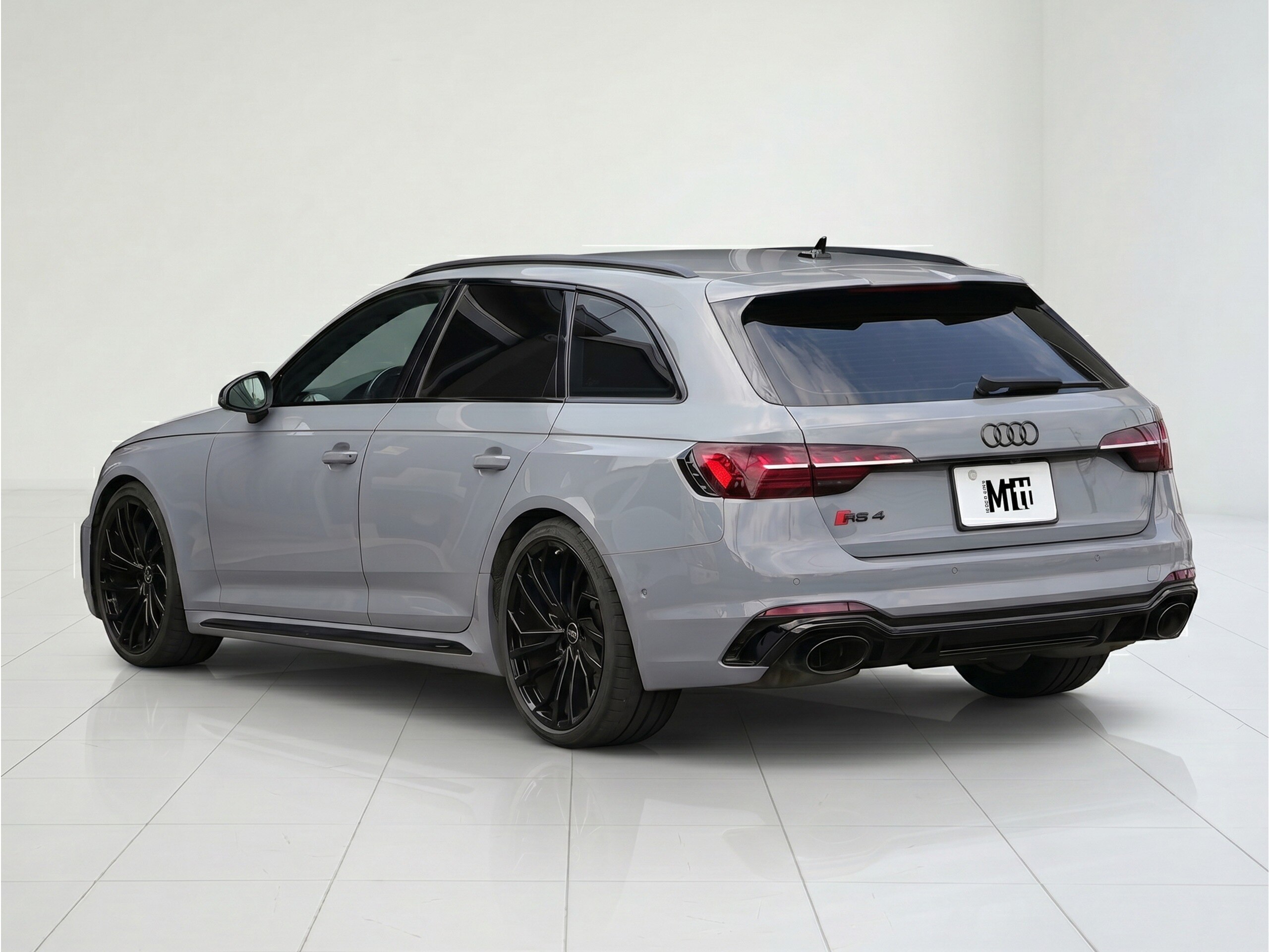 2021 Audi RS4 Avant - 2021 أودي RS4 Avant