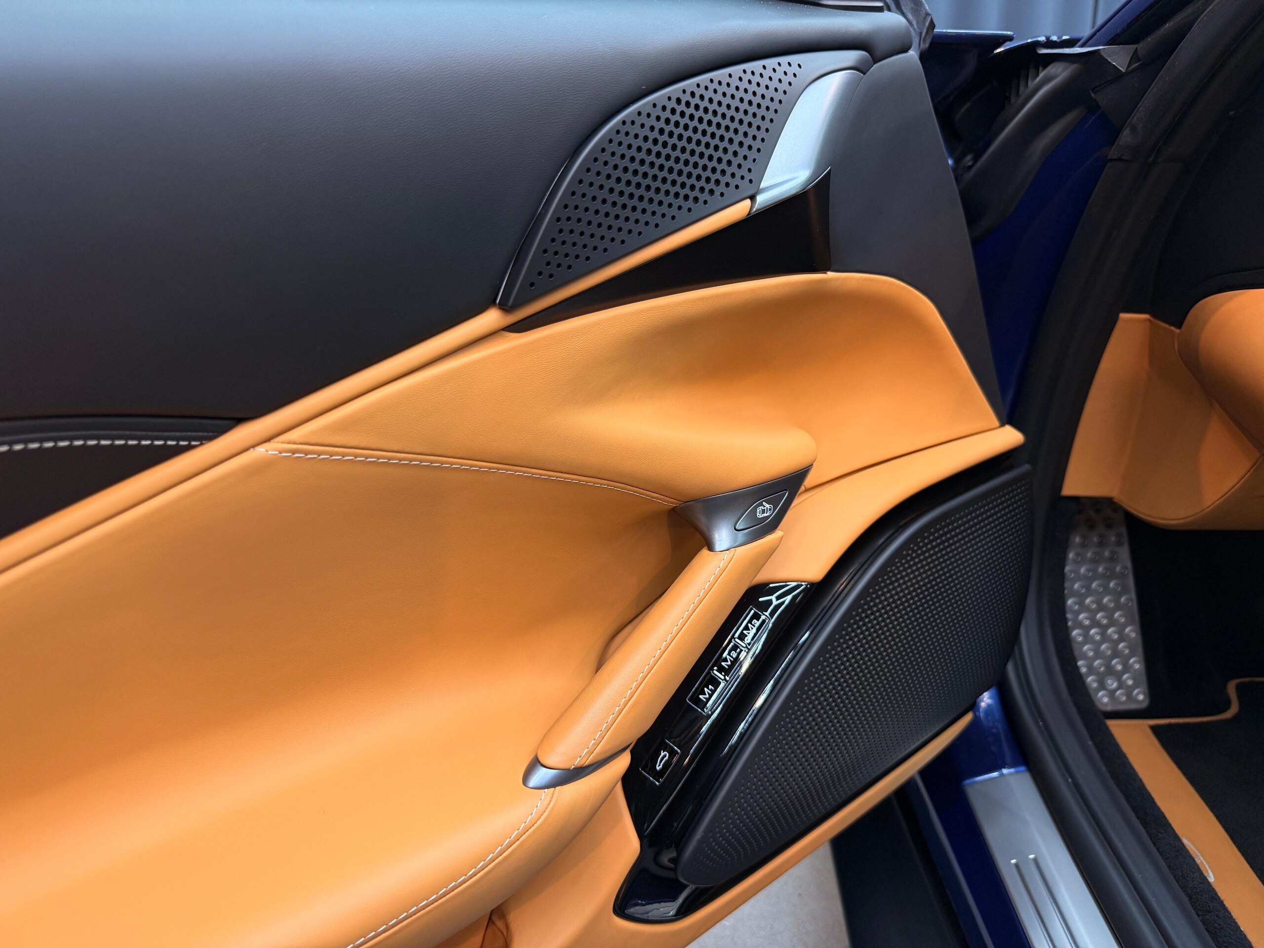 2021 Ferrari Roma - フェラーリ ローマ F1 DCT BLU TOUR DE FRANCE LEDカーボンステア 20インチ鍛造ダイヤモンドカットホイール BEIGE TRADIZIONE