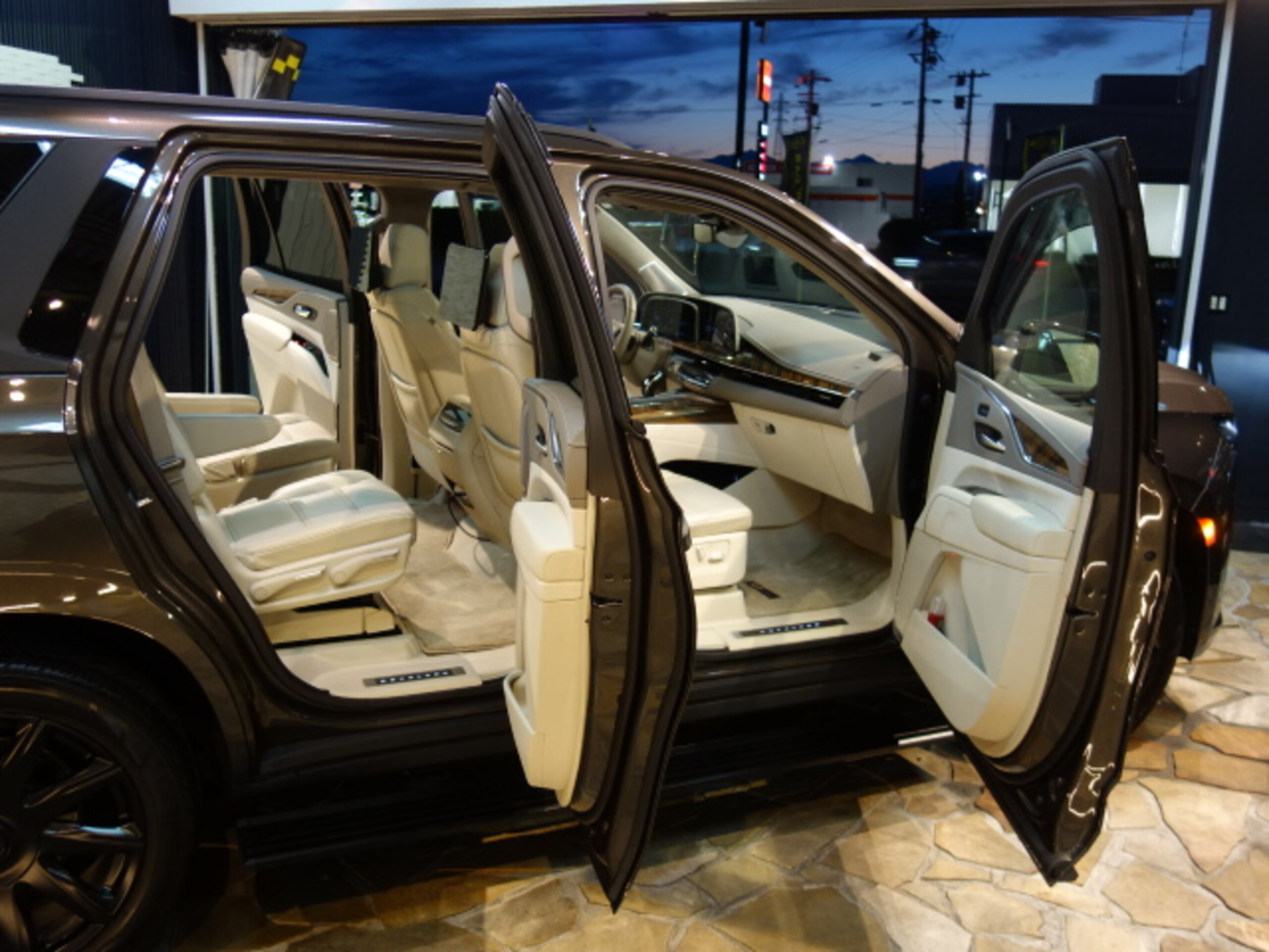 2021 Cadillac Escalade - 2021 كاديلاك Escalade