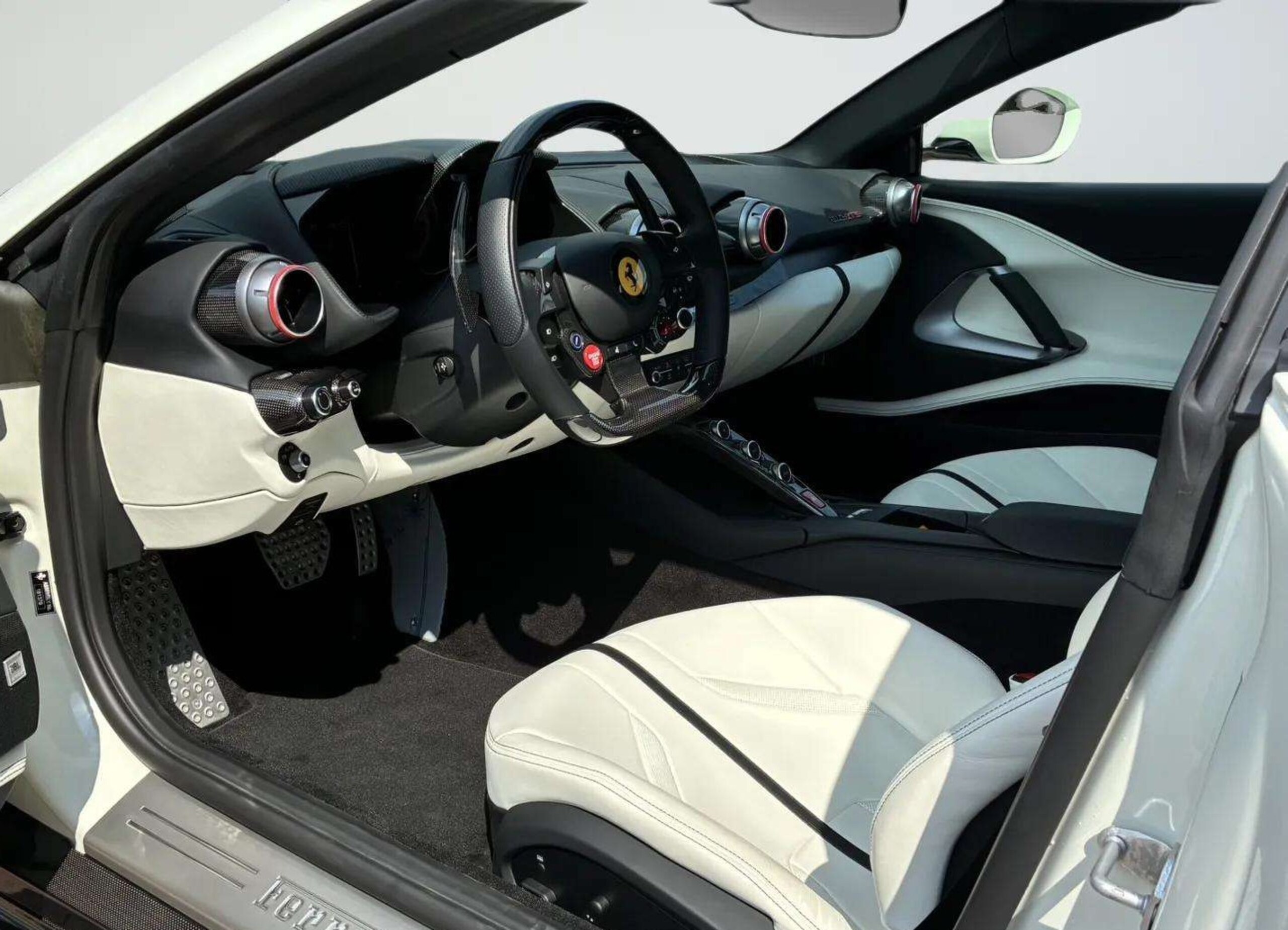 2021 Ferrari 812GTS - フェラーリ 812GTS F1 DCT ビアンコアブス 内装ビアンコ 外装カーボン ダイヤモンドカット鍛造ホイール OP660 認定中古車保証2年付き