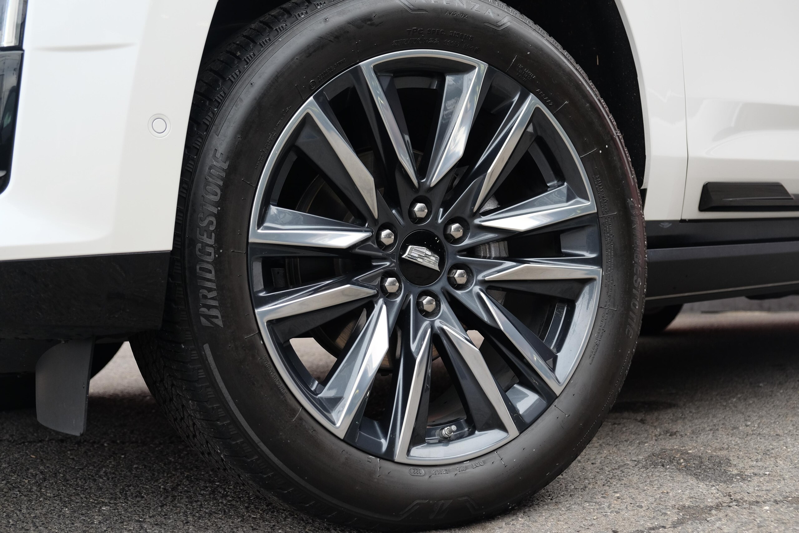 2021 Cadillac Escalade - キャデラック エスカレード スポーツ 4WD 正規D車/ウィスパーベージュIN/電動サイドステップ/ナイトビジョン/クーラーコンソール/リアエンター/AKGサウンド/パノラマSR/ソフトクローズドア/HUD/カープレイ/38インチOLEDディスプレイ/22AW/電動Rゲート/AWD