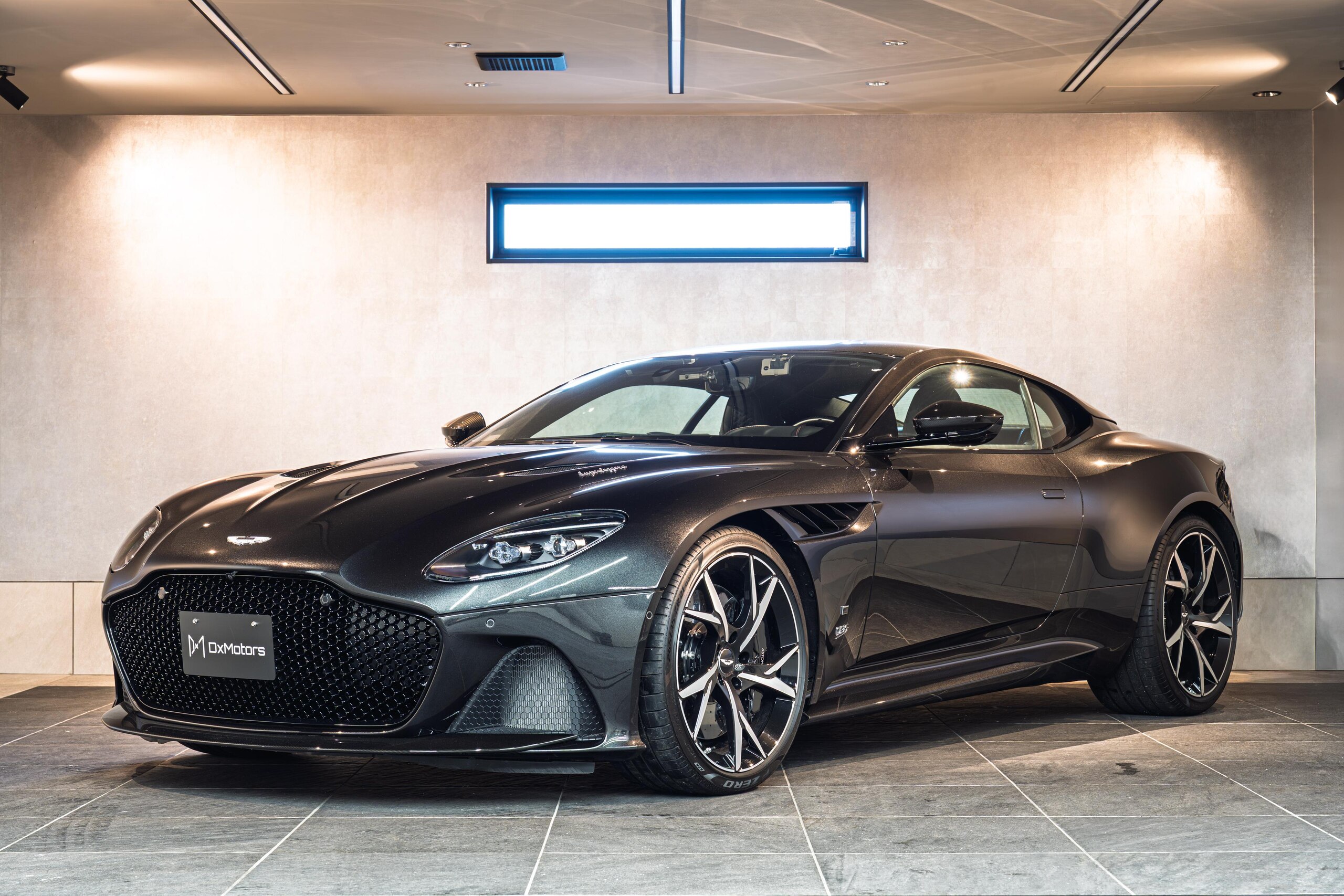 2021 Aston Martin DBS Superleggera - 2021 أستون مارتن DBS Superleggera