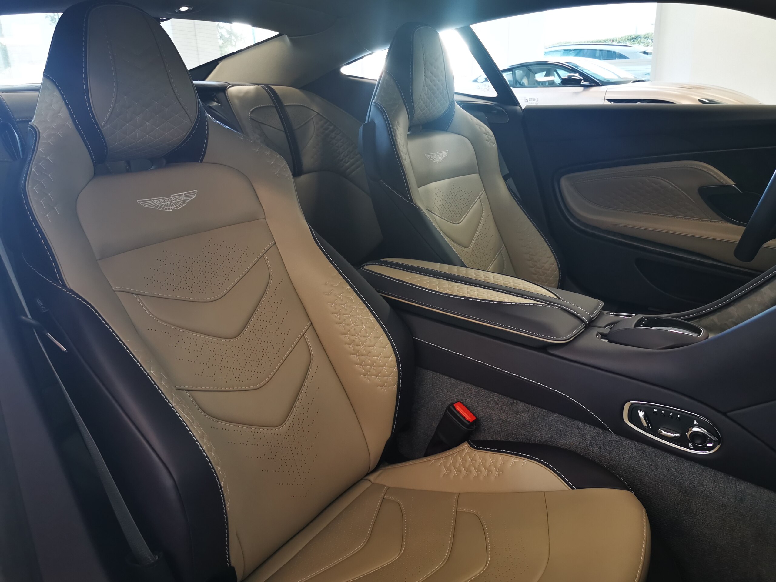 2021 Aston Martin DBS Superleggera