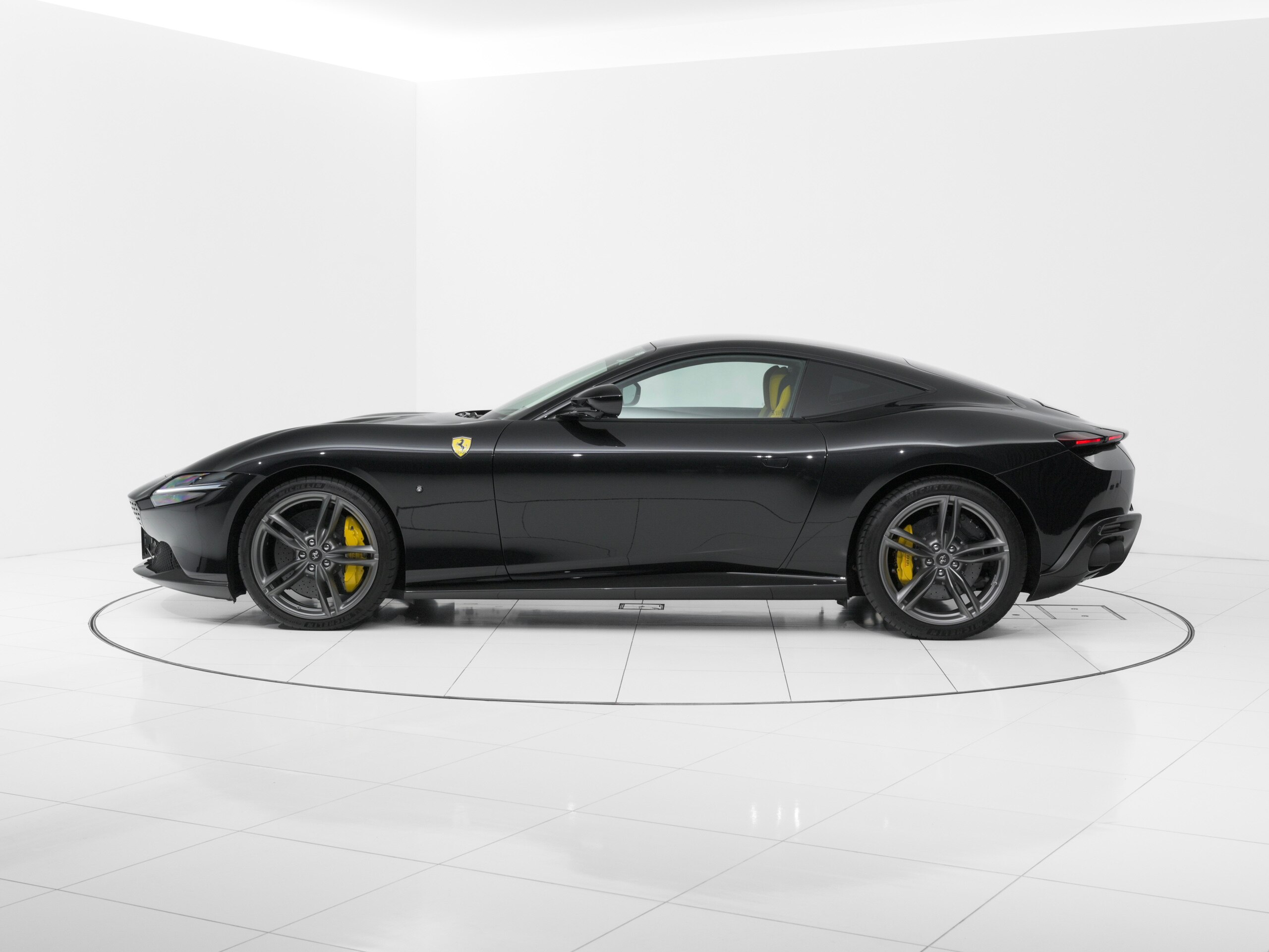 2021 Ferrari Roma - 2021 فيراري Roma