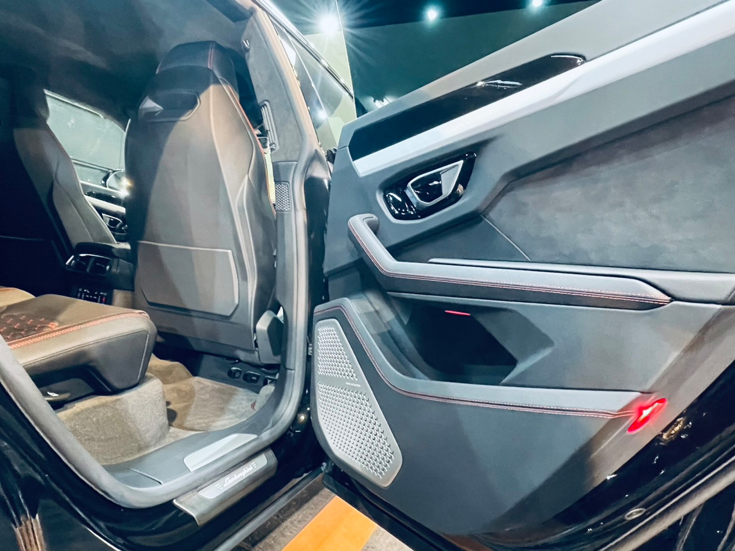 2021 Lamborghini Urus - 2021 لامبورغيني Urus