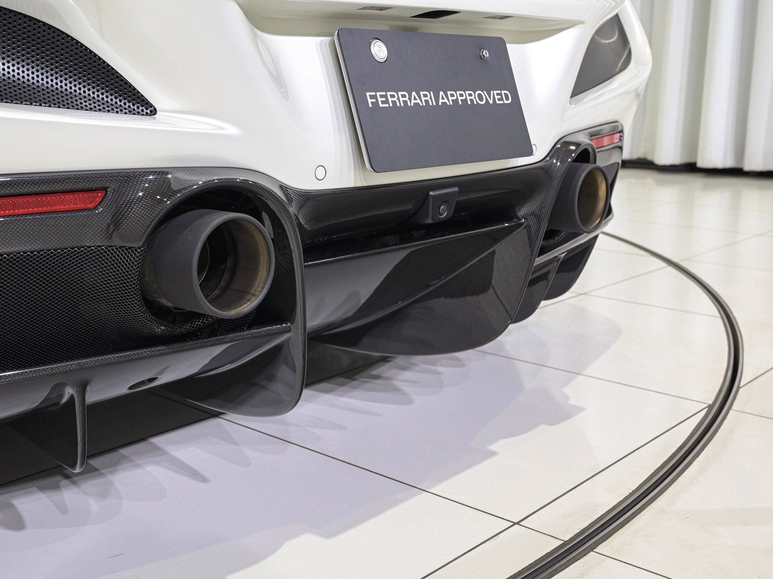 2021 Ferrari F8Spider - フェラーリ F8スパイダー F1 DCT LED付カーボンファイバー製ドライバー・ゾーン コルサカーボンファイバーレーシングシート 20インチ・クローム仕上・鍛造スポーツホイール カーボンファイバー製アウターシルカバー