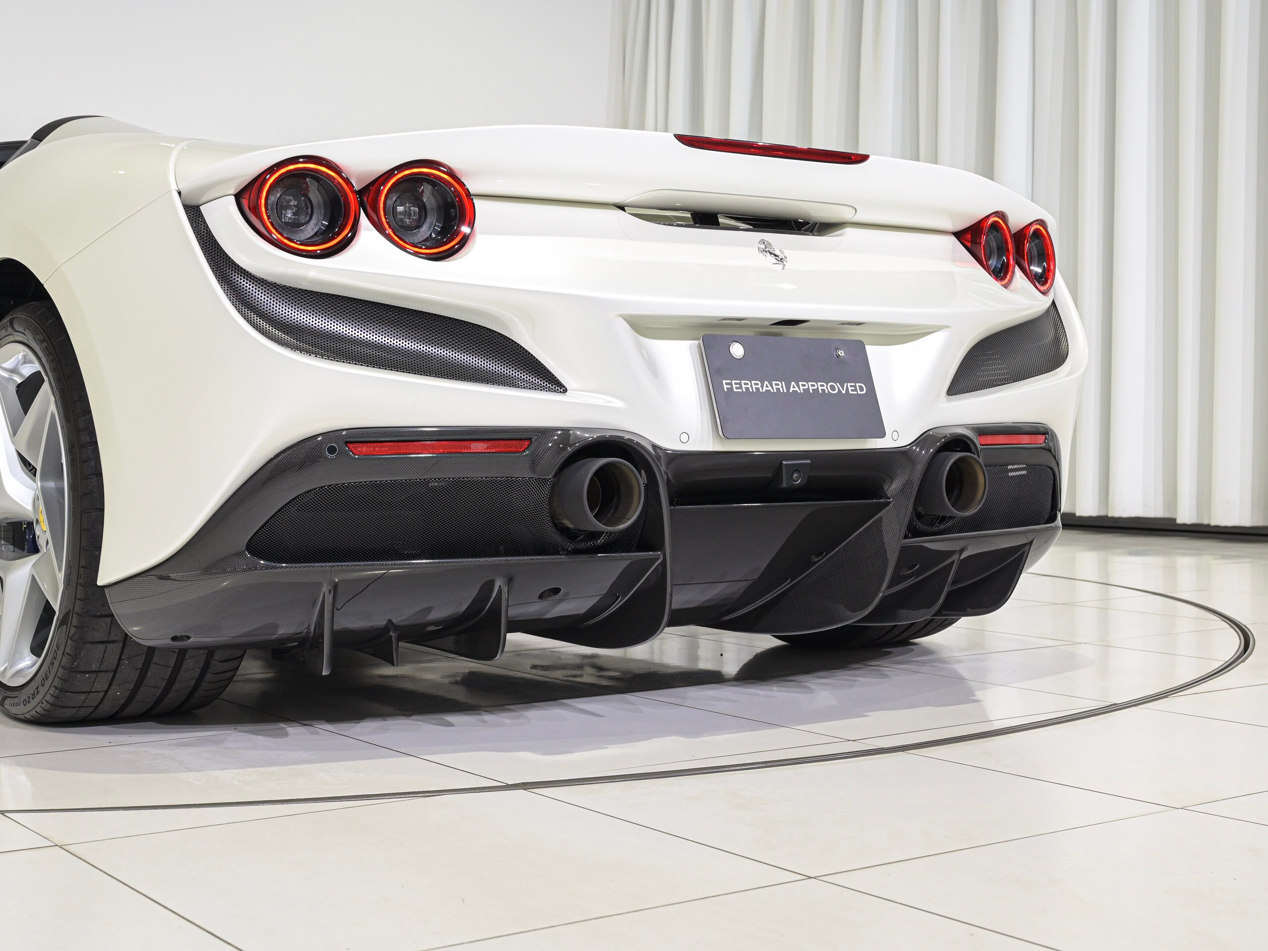 2021 Ferrari F8Spider - フェラーリ F8スパイダー F1 DCT LED付カーボンファイバー製ドライバー・ゾーン コルサカーボンファイバーレーシングシート 20インチ・クローム仕上・鍛造スポーツホイール カーボンファイバー製アウターシルカバー