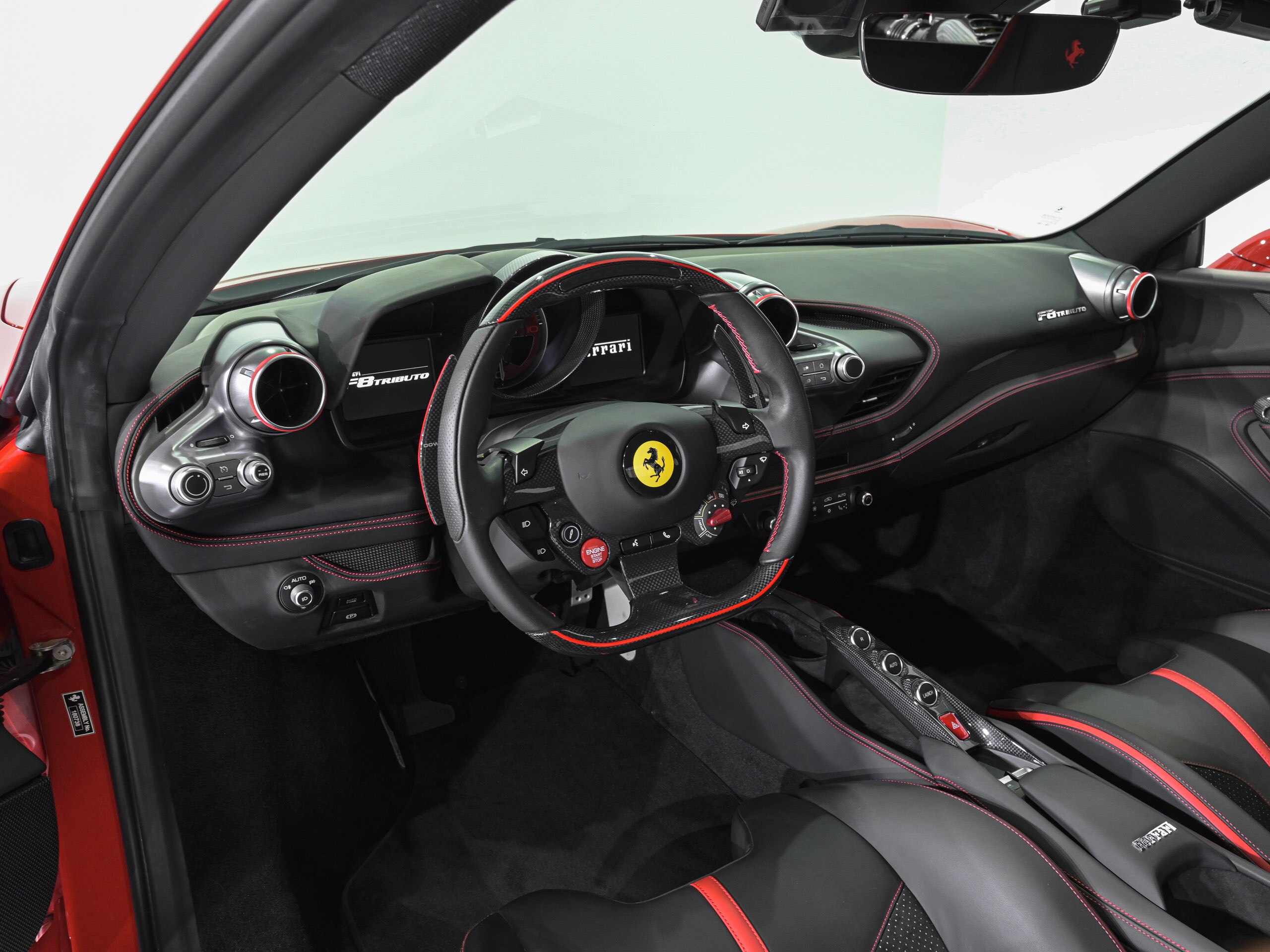 2021 Ferrari F8 Tributo - フェラーリ F8トリブート F1 DCT LED付カーボンファイバー製ドライバーゾーン カーボンファイバー製センターコンソール カーボンファイバー製インナードアハンドル カーボンファイバー製レーシングシート