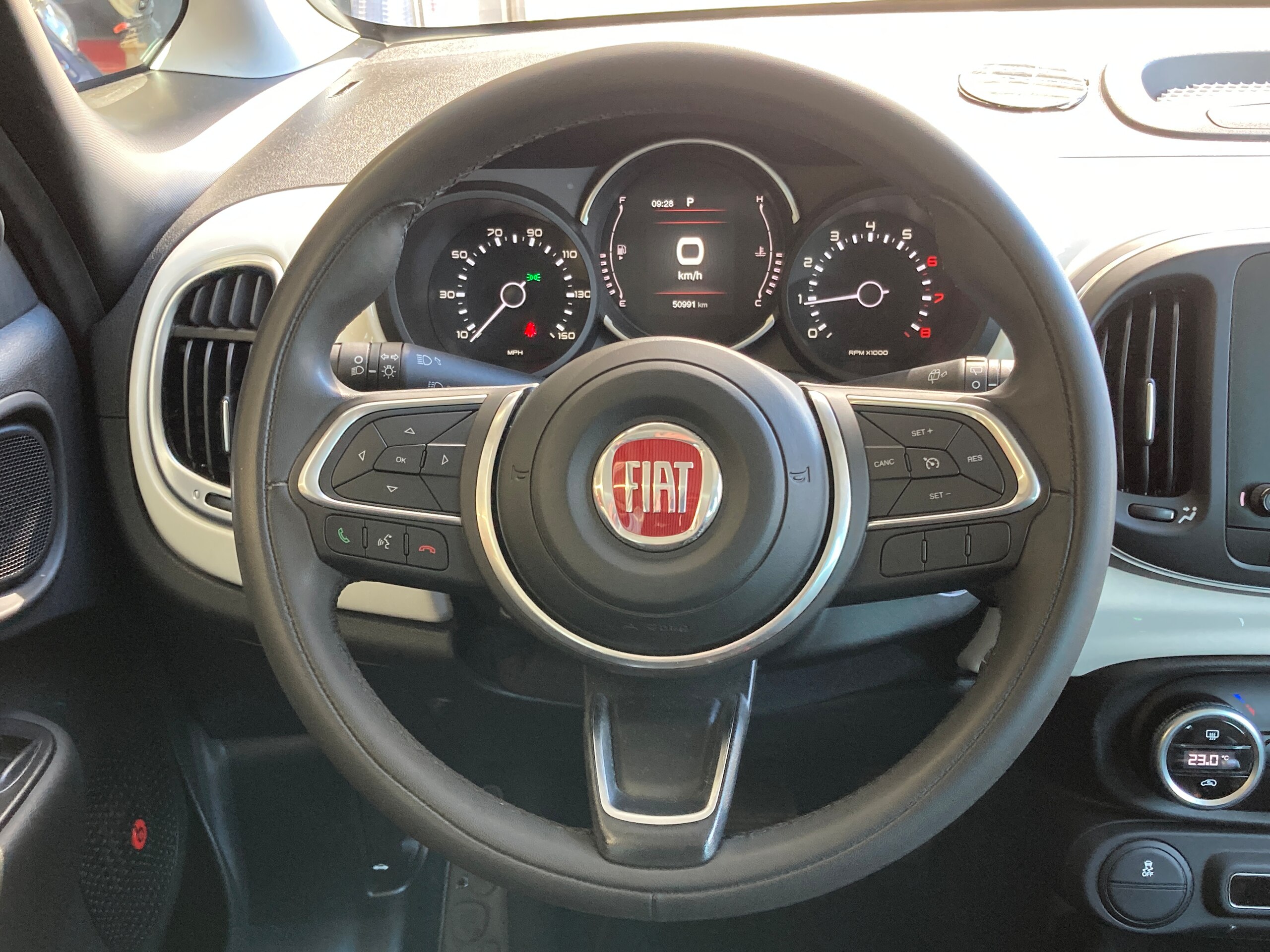 2021 Fiat 500L - 2021 فيات 500L