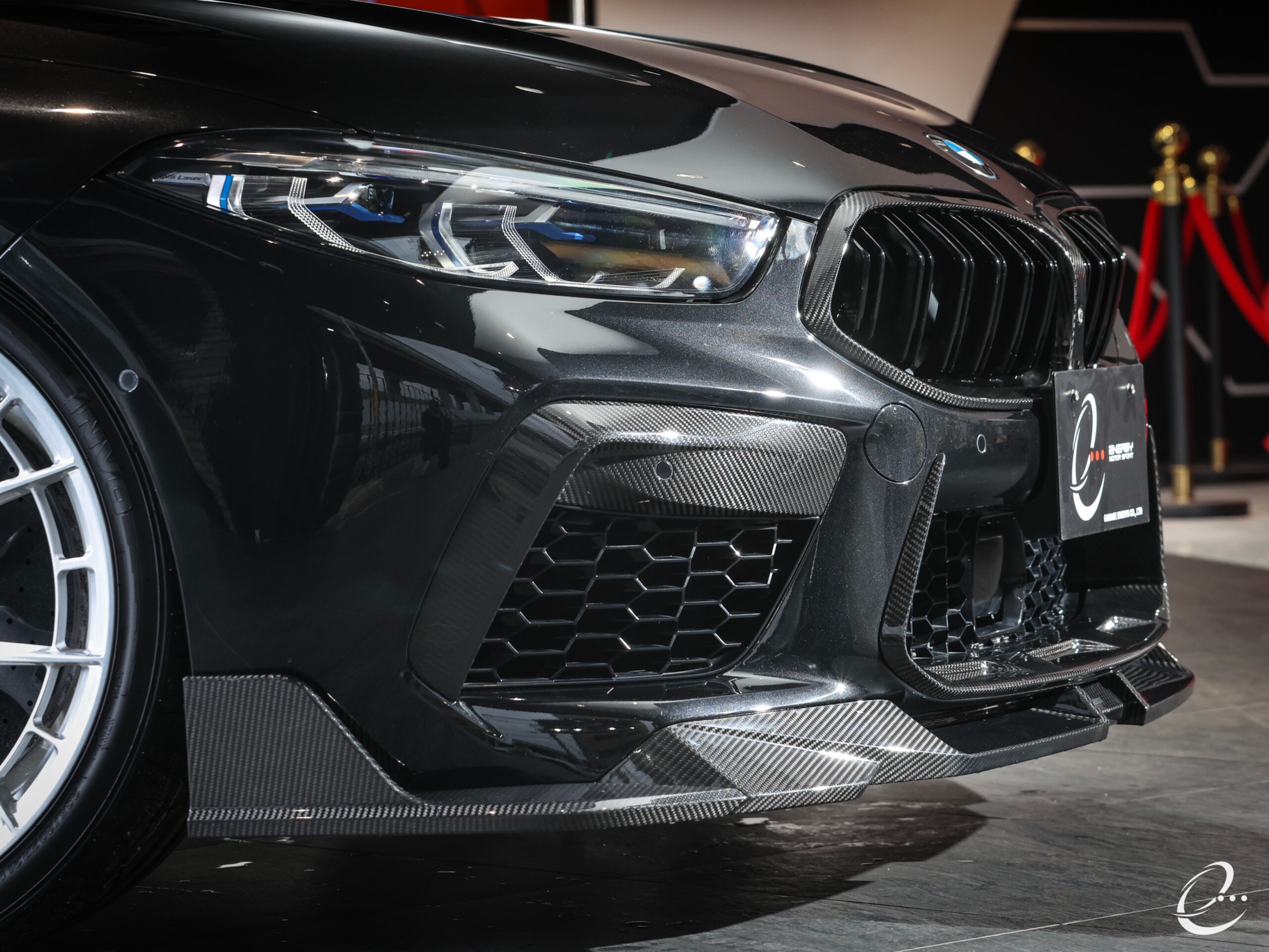 2021 BMW M8 Gran Coupe - ＢＭＷ M8グランクーペ コンペティション 4WD フルカスタム OP1020 JB4 720-750馬力 Mカーボンセラミックブレーキ FORGED EVO-1A 軽量鍛造21インチホイール ドライカーボンエアロ カーボンエアインテークシステム カーボンルーフ harman/kardonサラウンド