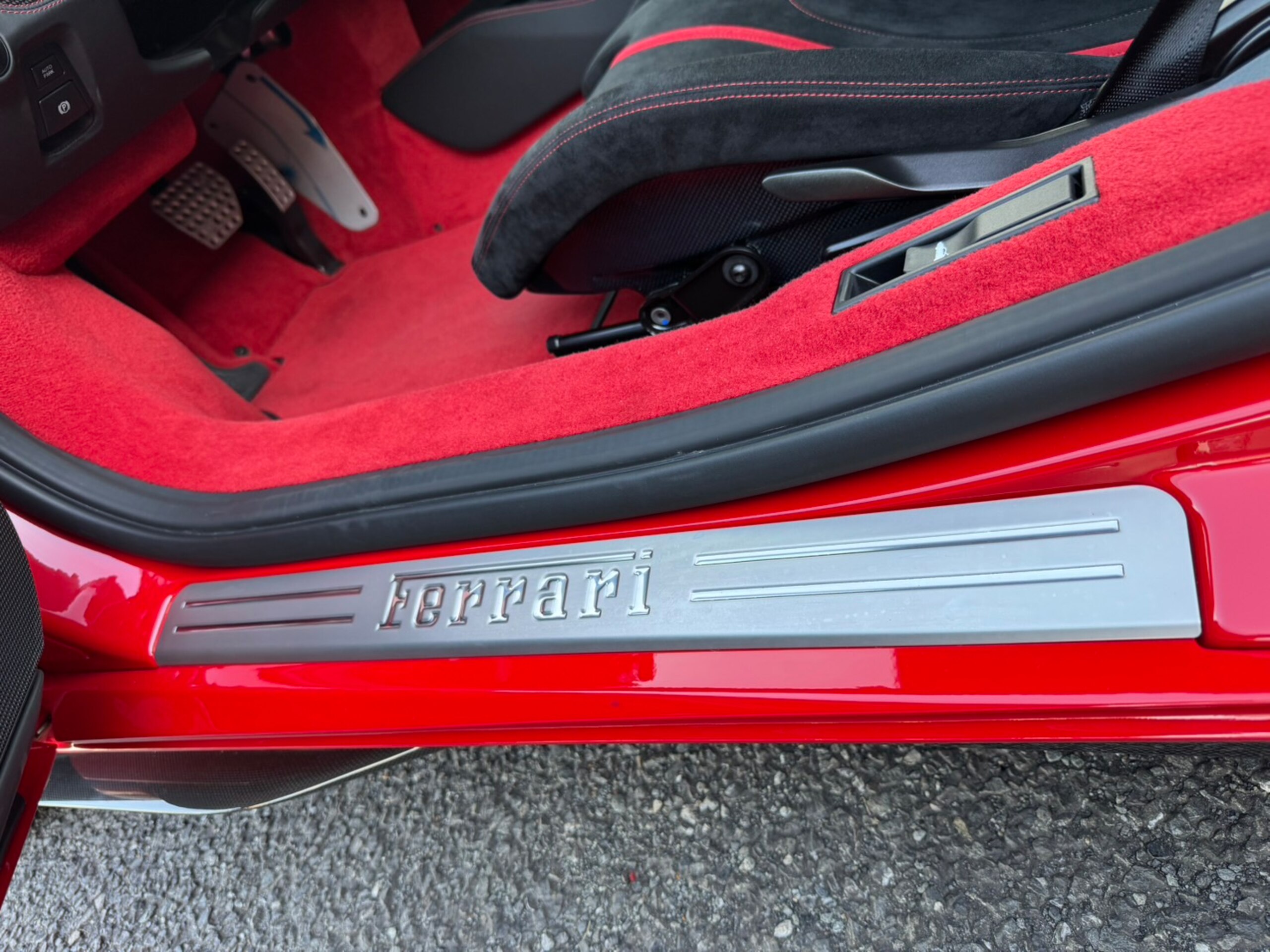 2021 Ferrari F8 Tributo - フェラーリ F8トリブート F1 DCT カーボンレーシングLEDハンドル フルプロテクションフィルムボディ フロントガラス JBLプレミアムHi-Fiシステム Scuderia Ferrariフェンダーエンブレム イエローレブカウンター