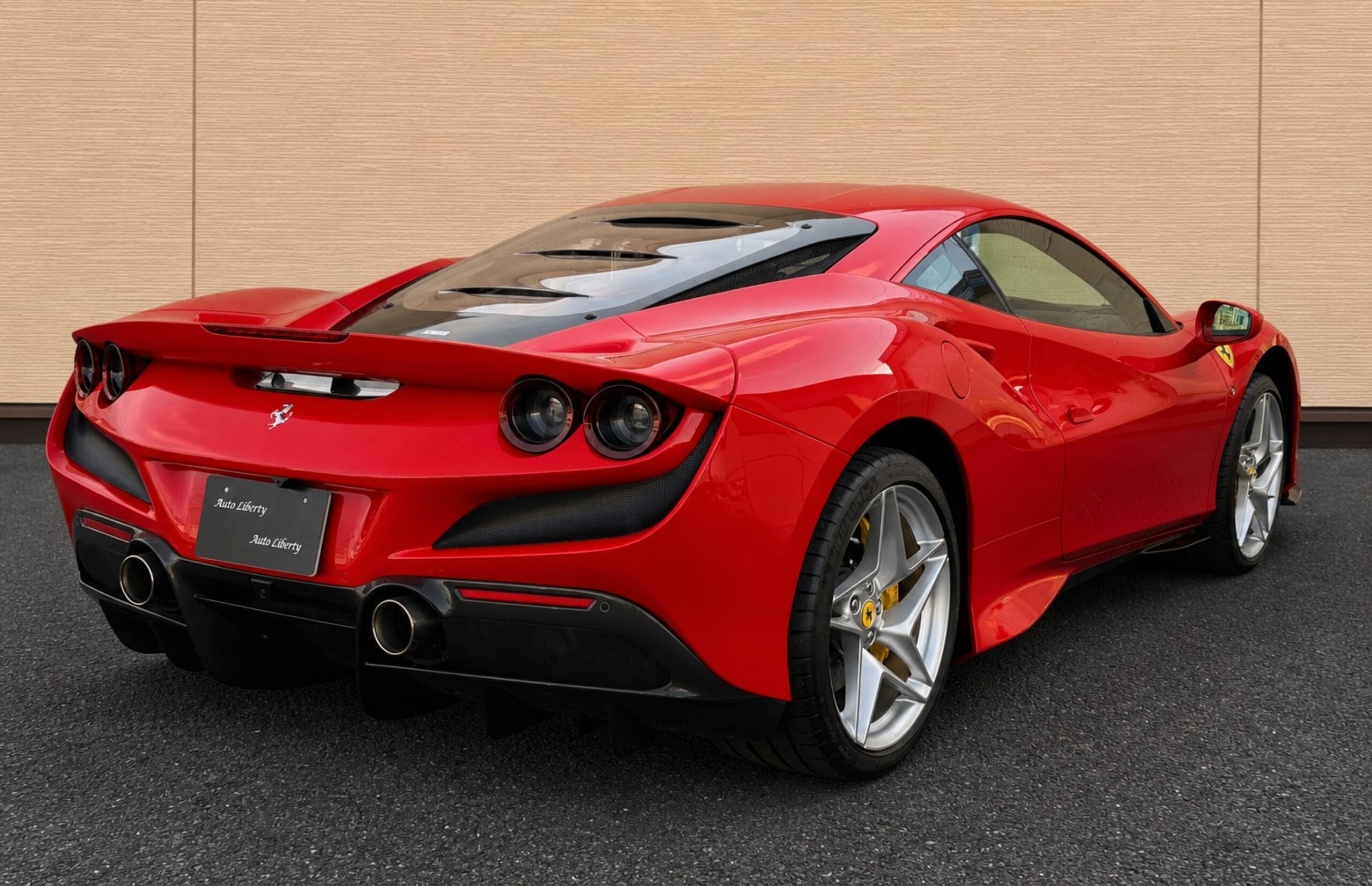 2021 Ferrari F8 Tributo - フェラーリ F8トリブート F1 DCT カーボンレーシングLEDハンドル フルプロテクションフィルムボディ フロントガラス JBLプレミアムHi-Fiシステム Scuderia Ferrariフェンダーエンブレム イエローレブカウンター