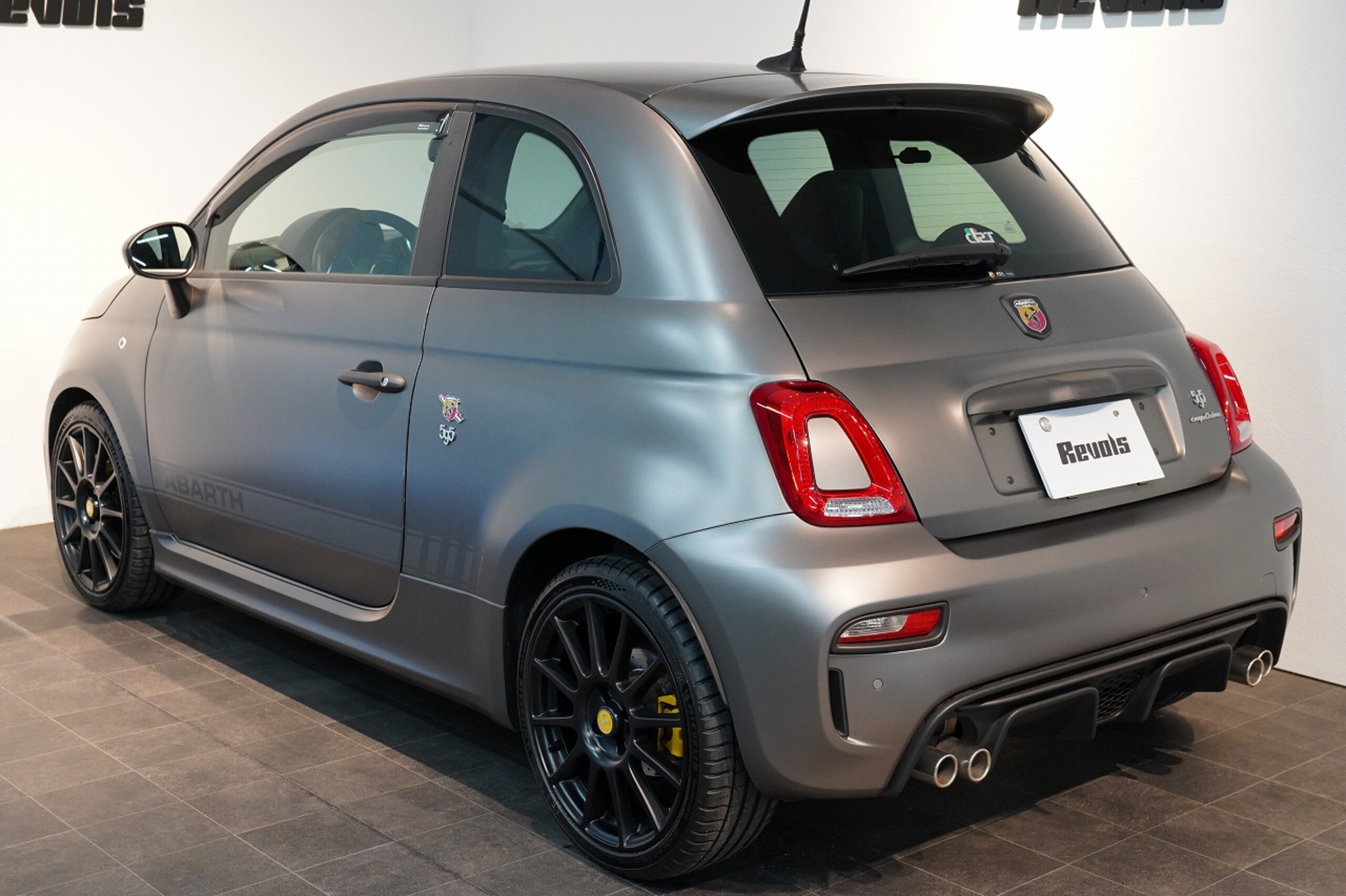 2021 Abarth 595 - 2021 أبارث 595