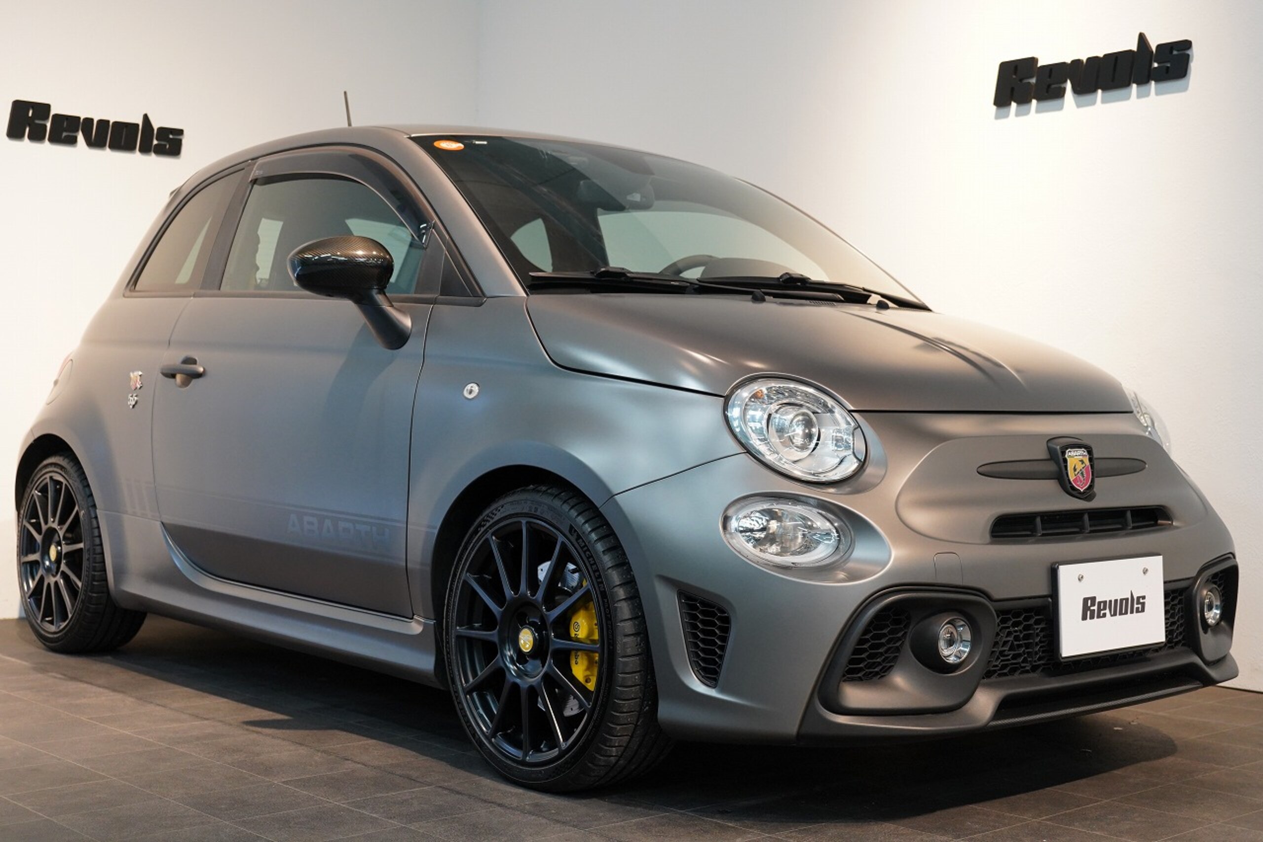 2021 Abarth 595 - 2021 أبارث 595