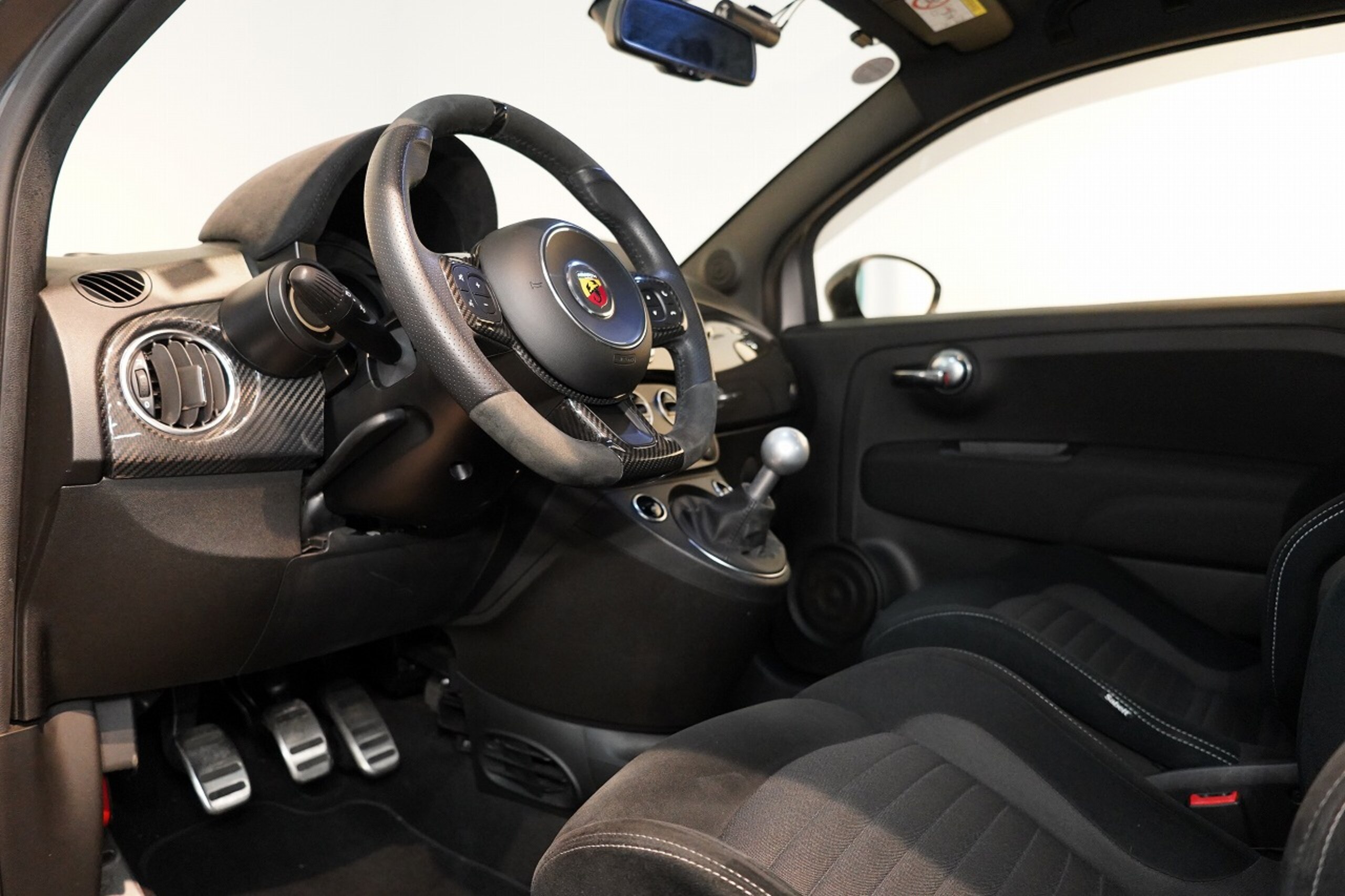 2021 Abarth 595 - 2021 أبارث 595