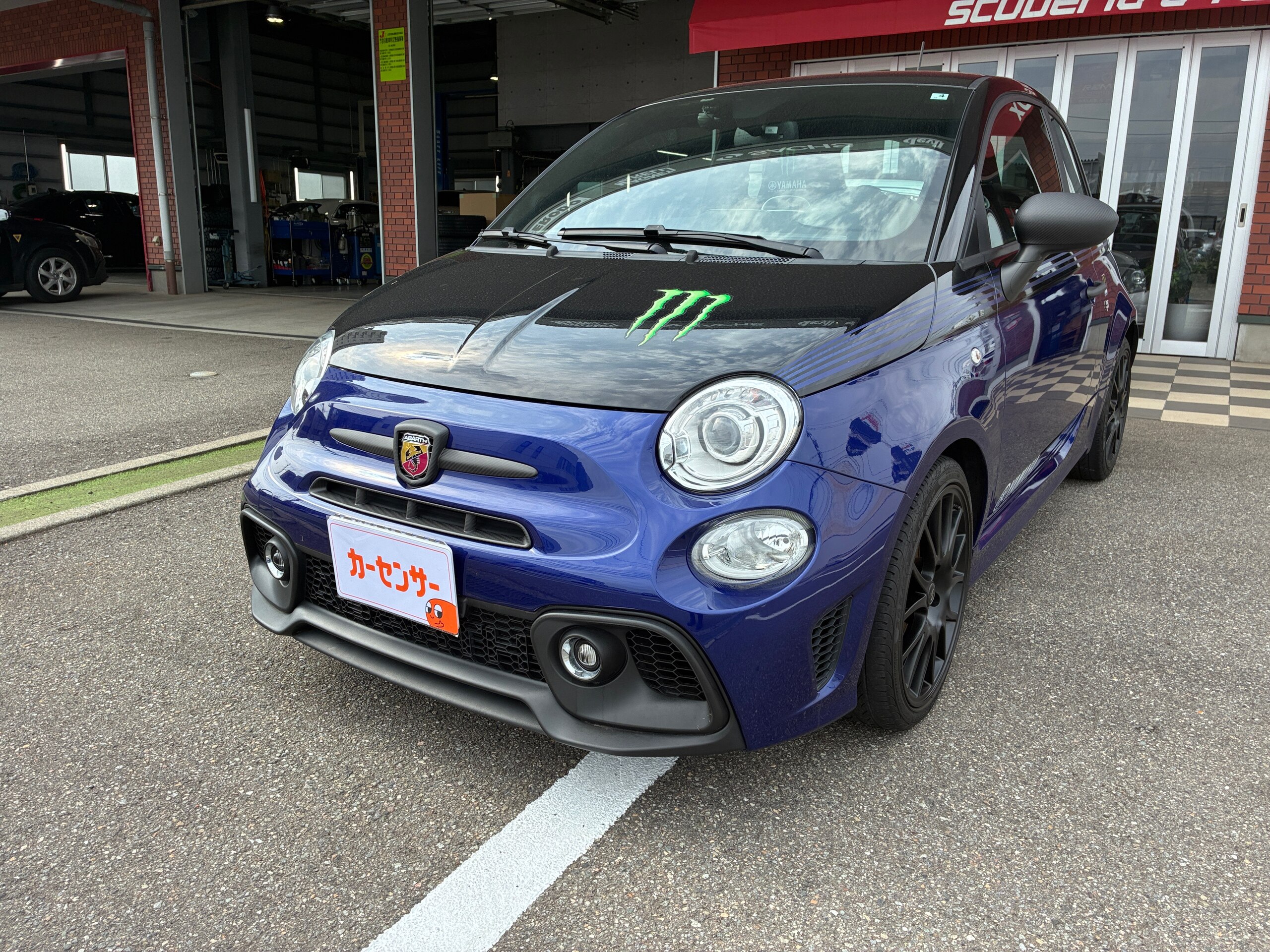 2021 Abarth 595 - アバルト 595 モンスターエナジー ヤマハ 5速MT車/ETC/ドライブレコーダー/ASSO GRUマットカーボンパーツ/アルミホイール