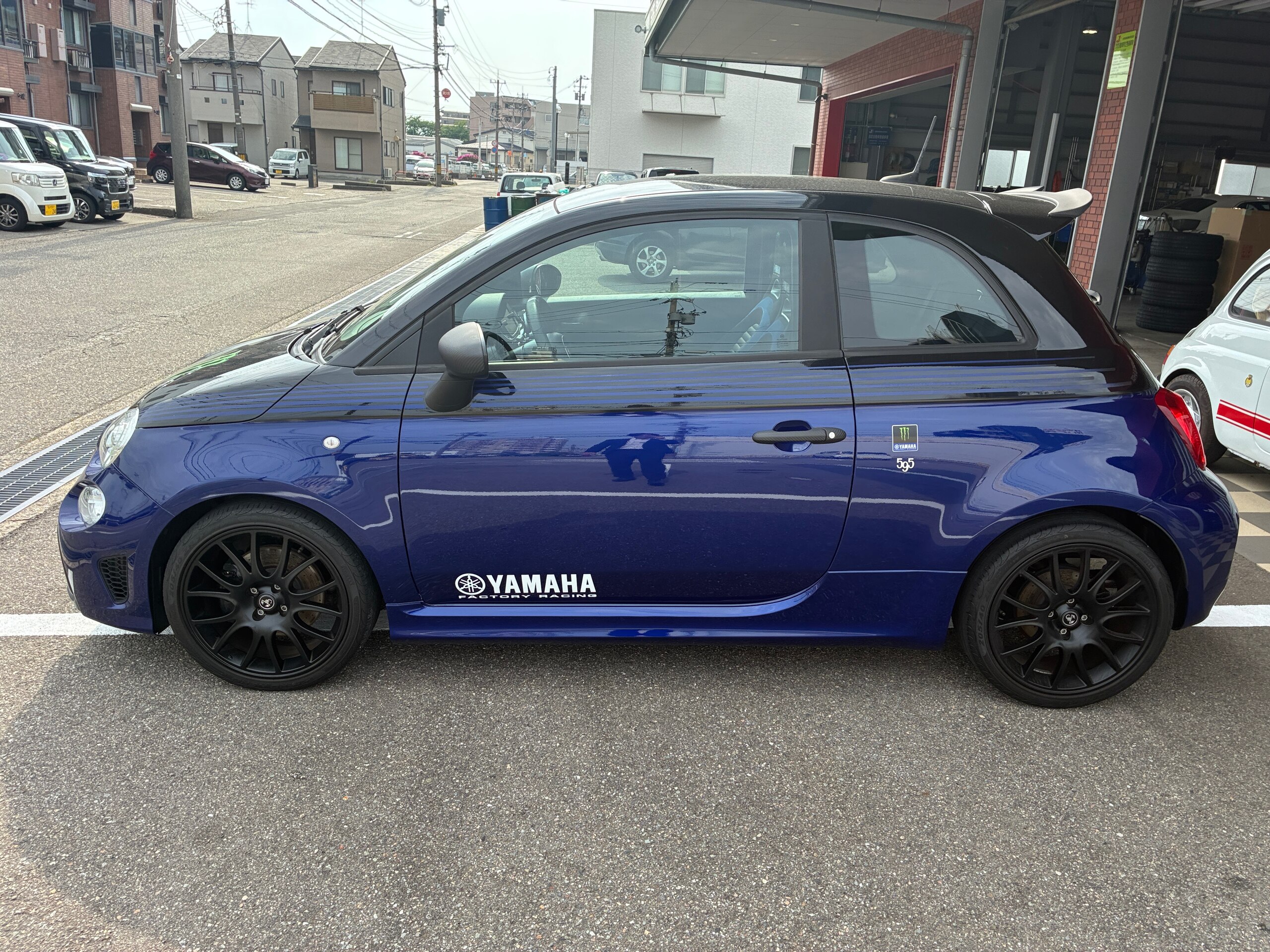 2021 Abarth 595 - アバルト 595 モンスターエナジー ヤマハ 5速MT車/ETC/ドライブレコーダー/ASSO GRUマットカーボンパーツ/アルミホイール