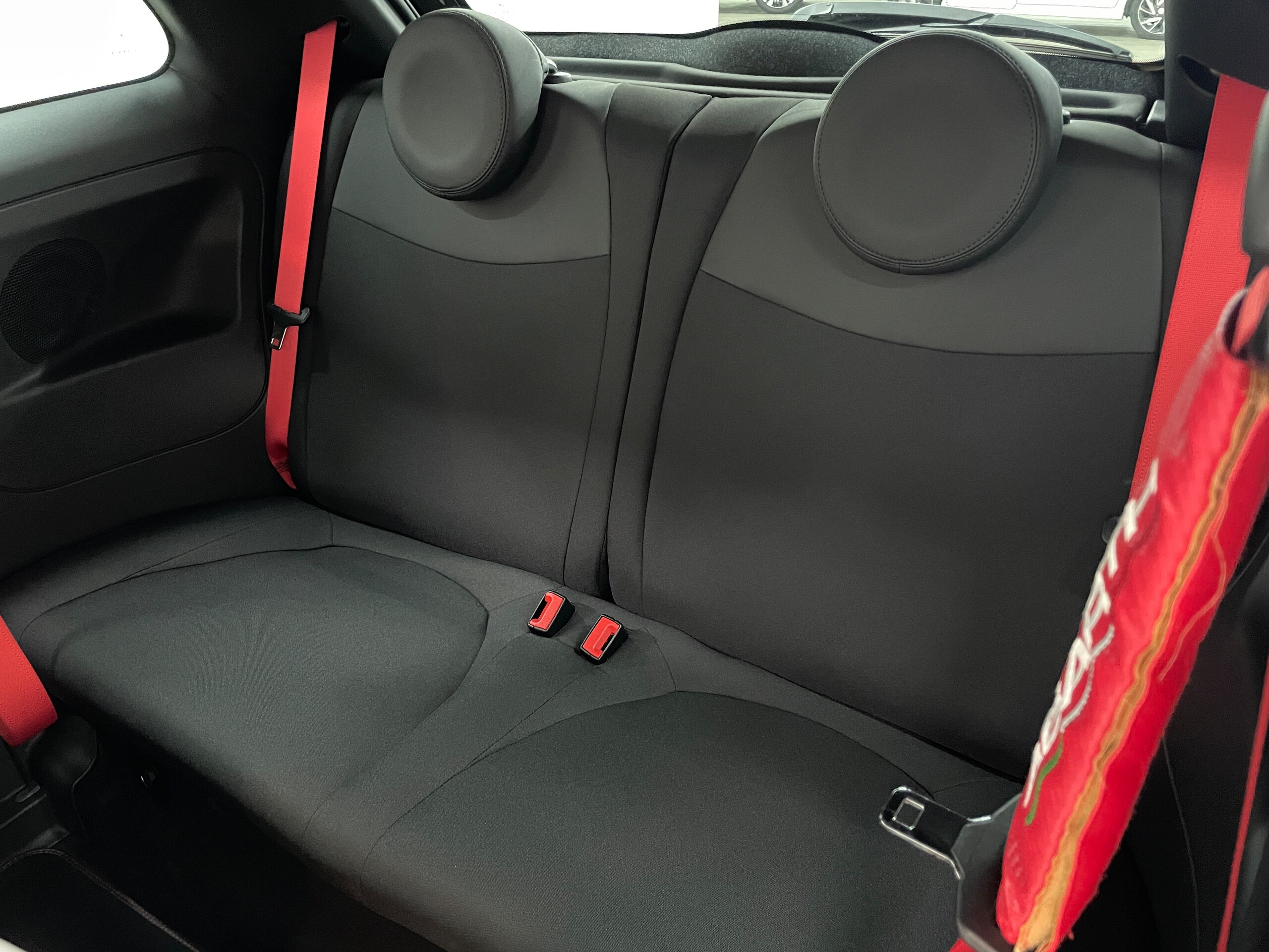 2022 Abarth 695 Esseesse - アバルト 695エッセエッセ 1.4 400台限定車 ワンオーナー 禁煙車 5速マニュアル 17インチAW アジャスタブルスポイラー Sabelt製スポーツシート Uconnectディスプレイオーディオ ETC