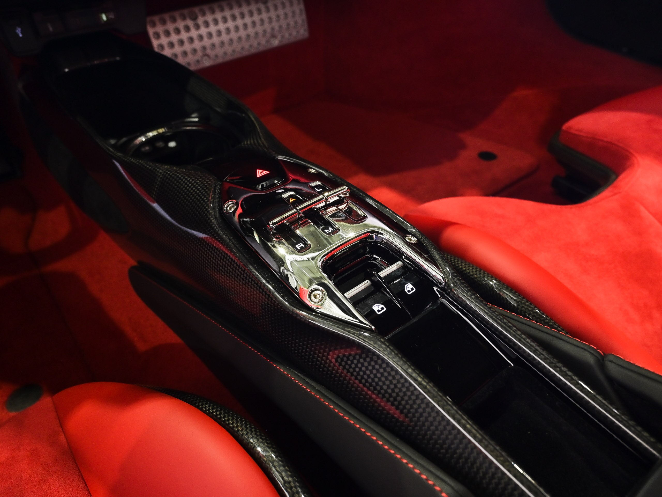 2022 Ferrari SF90 Stradale - フェラーリ SF90ストラダーレ F1 DCT E4WD カーボンファイバーレーシングシート 20インチ・ダイアモンド研磨仕上・スポーツホイール(鍛造) Appleカープレイ LED付カーボンファイバー製ドライバーゾーン カーボンファイバー製ダッシュボード