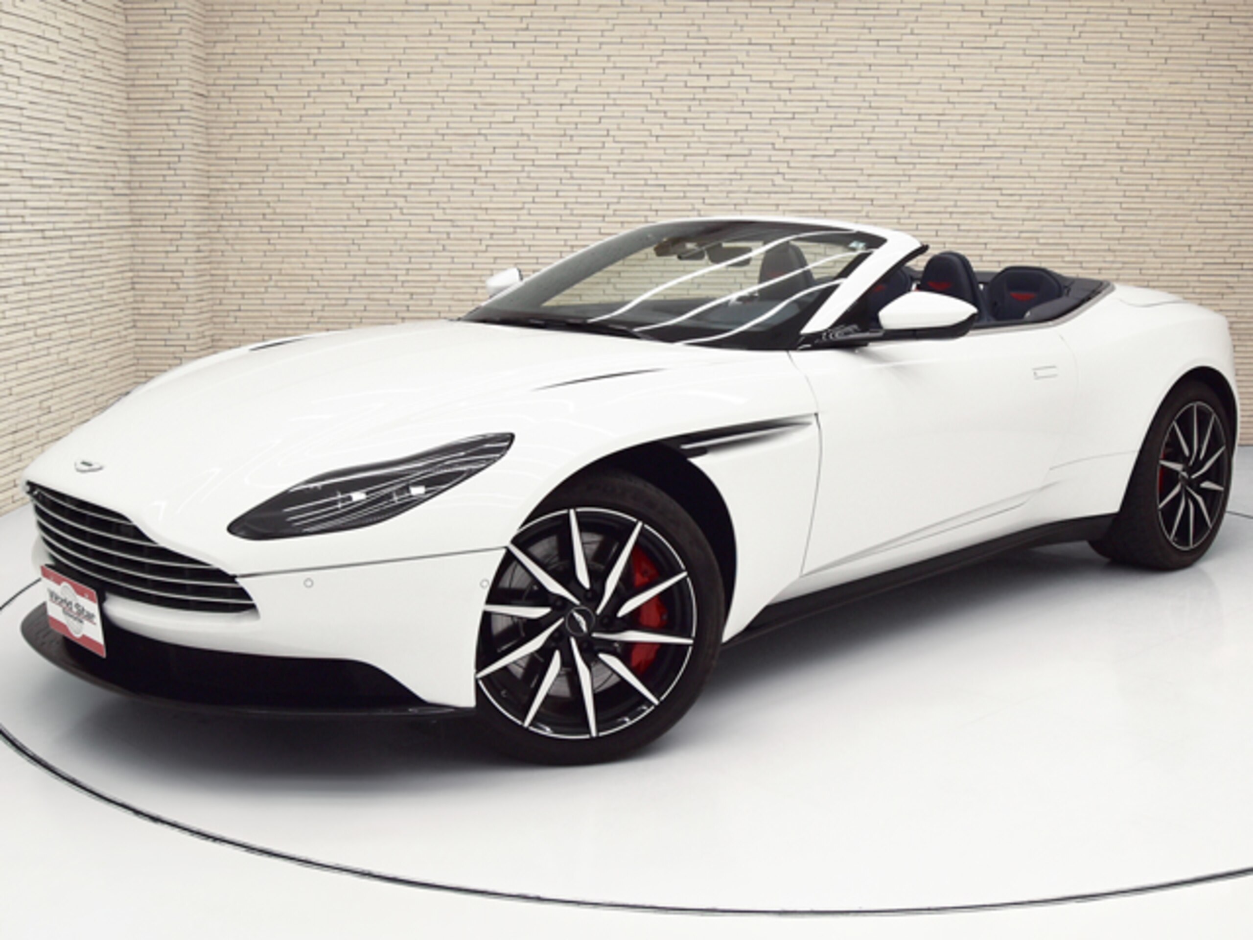 2022 Aston Martin DB11 Volante - 2022 أستون مارتن DB11 Volante