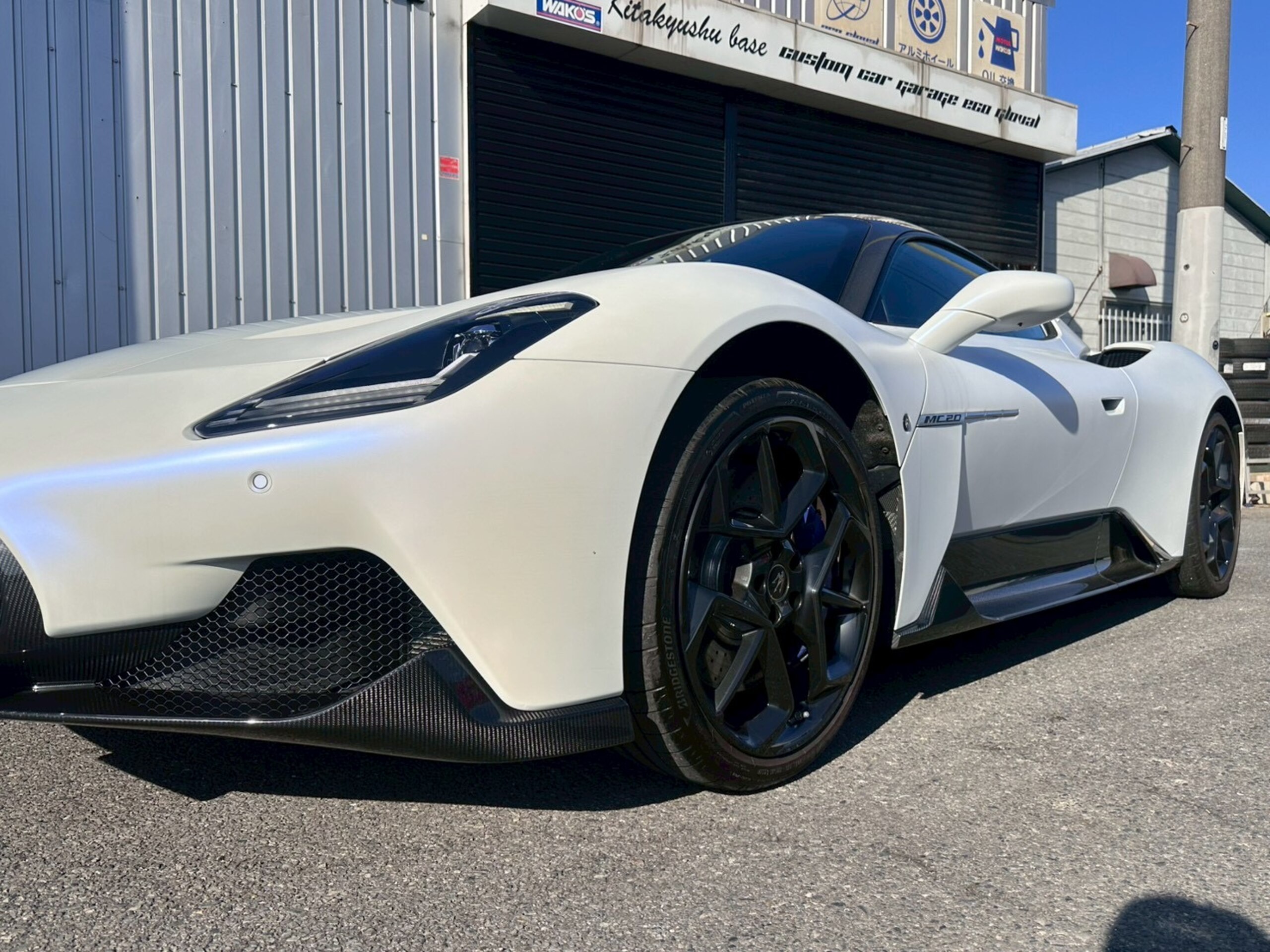 2022 Maserati MC20 - マセラティ MC20 3.0 エクステリアカーボンファイバーPKGマッドフィニッシュエキゾーストカーボンFRスプリッターRRデュヒューザーカーボンファイバードアシルカーボンインテリア/ルーフ/エンジンカバー/リアスポイラー/リフターLSD