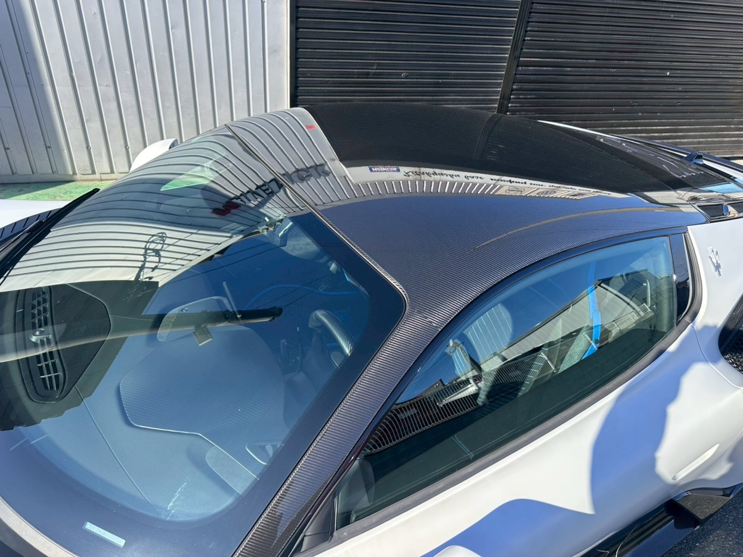 2022 Maserati MC20 - マセラティ MC20 3.0 エクステリアカーボンファイバーPKGマッドフィニッシュエキゾーストカーボンFRスプリッターRRデュヒューザーカーボンファイバードアシルカーボンインテリア/ルーフ/エンジンカバー/リアスポイラー/リフターLSD